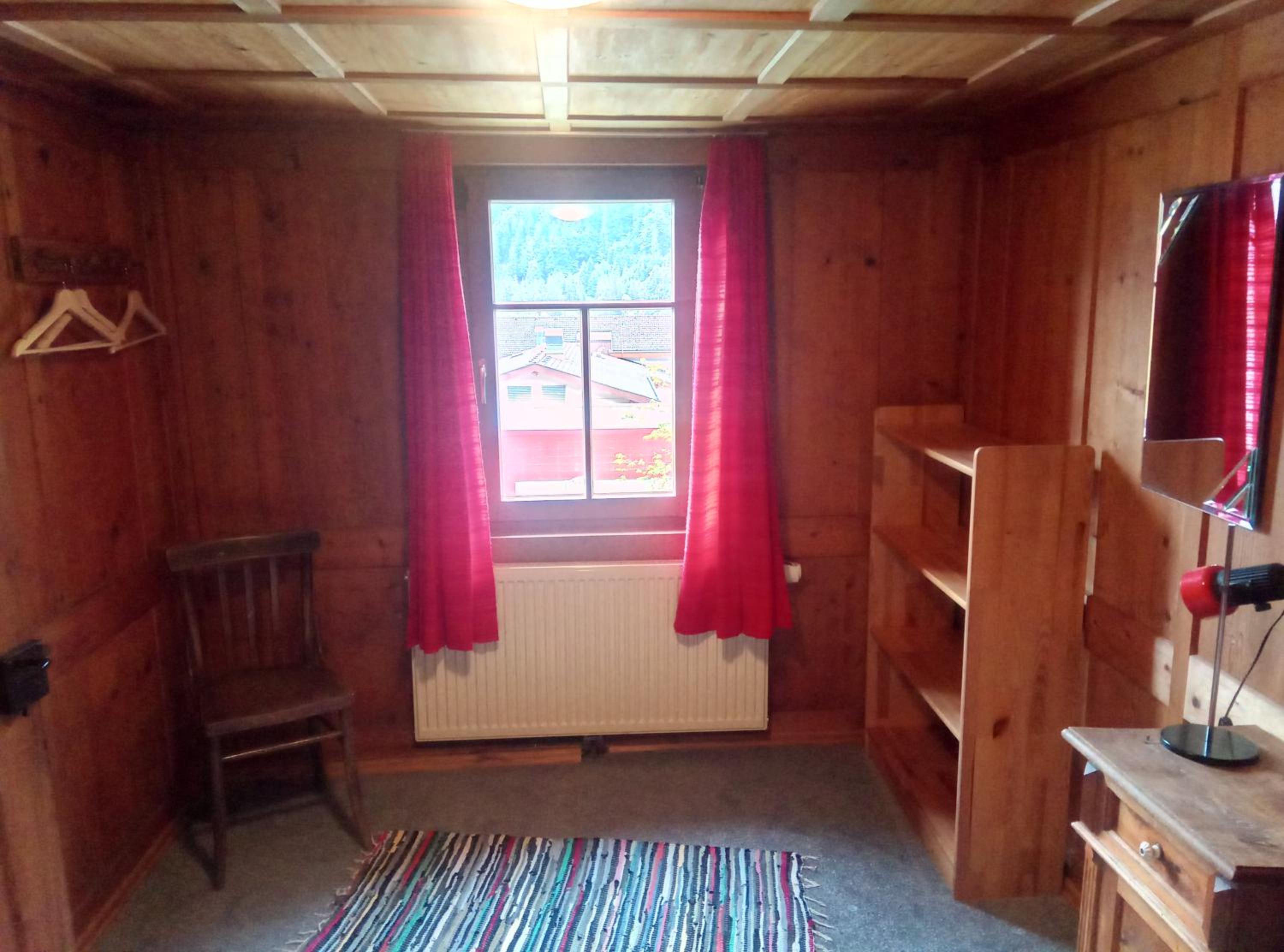 Five-Bedroom House - Photo 22