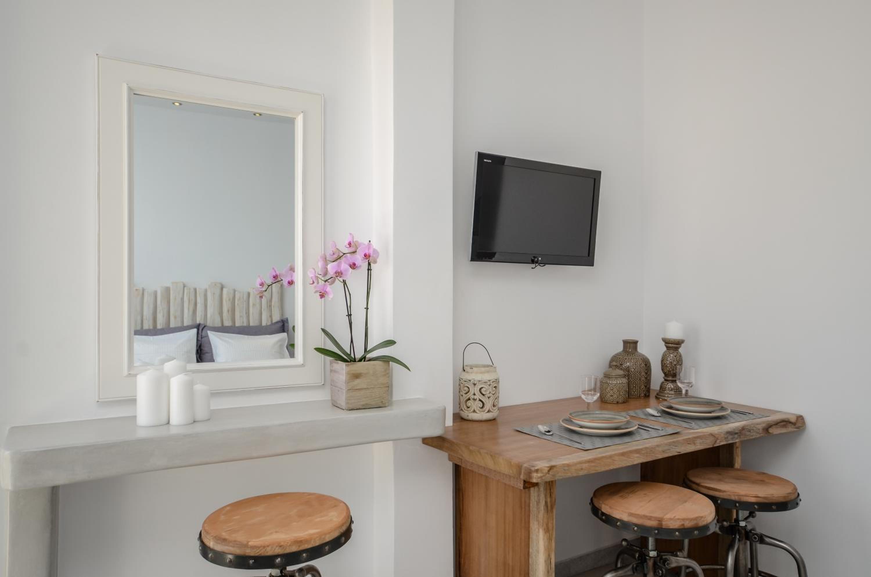 Studio with Balcony (4 Adults)  - Photo 8