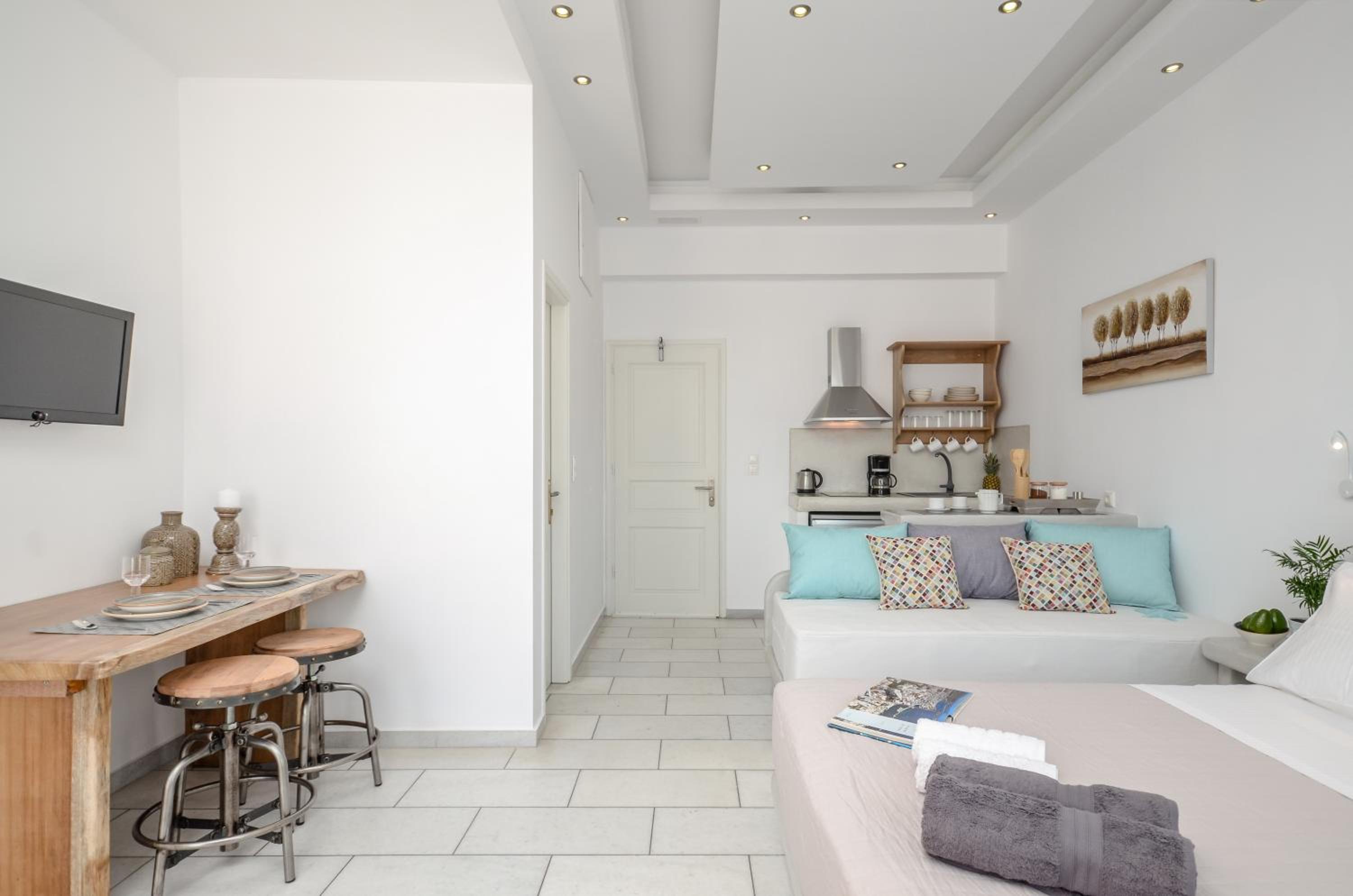 Studio with Balcony (4 Adults)  - Photo 9