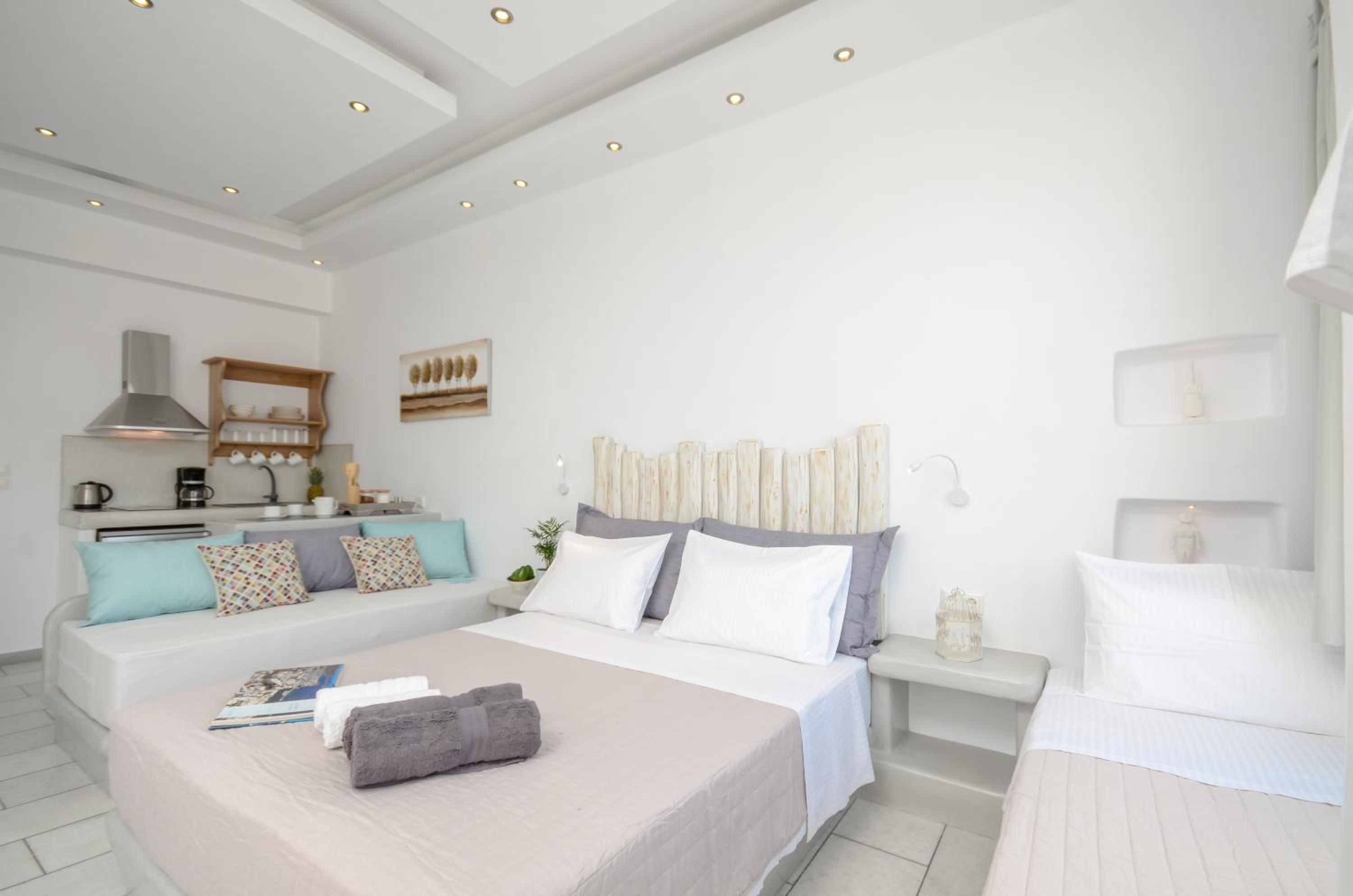 Studio with Balcony (4 Adults)  - Photo 11