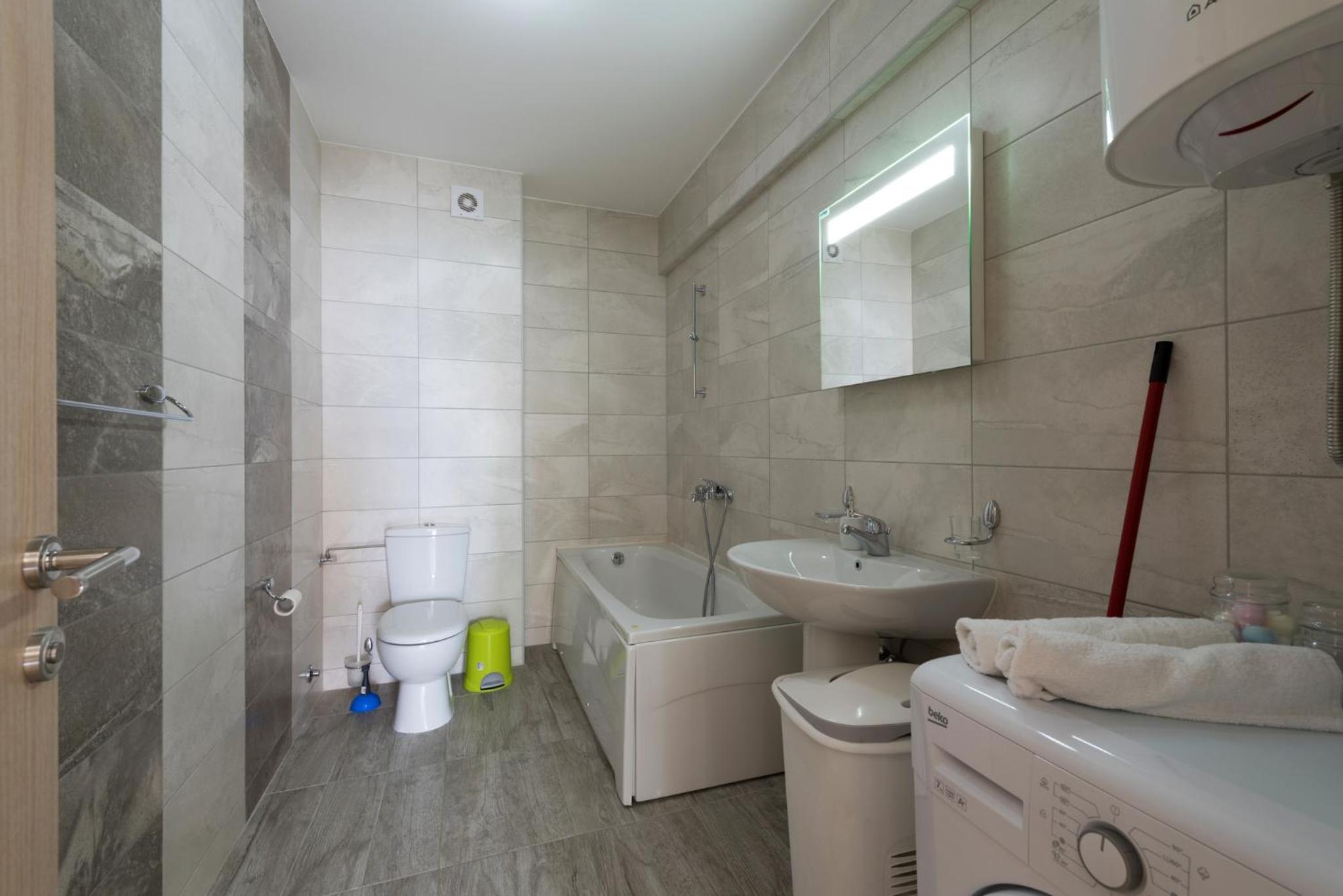 One-Bedroom Apartment with Balcony and Sea View photo 2