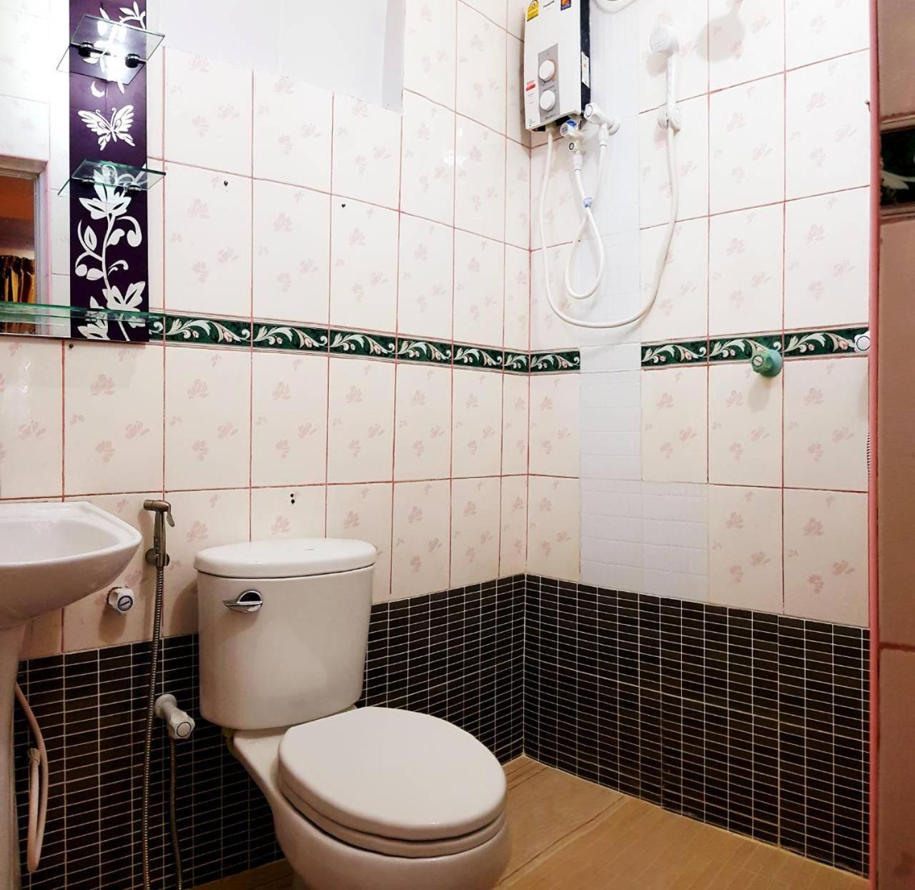 Standard Twin Room - Photo 10
