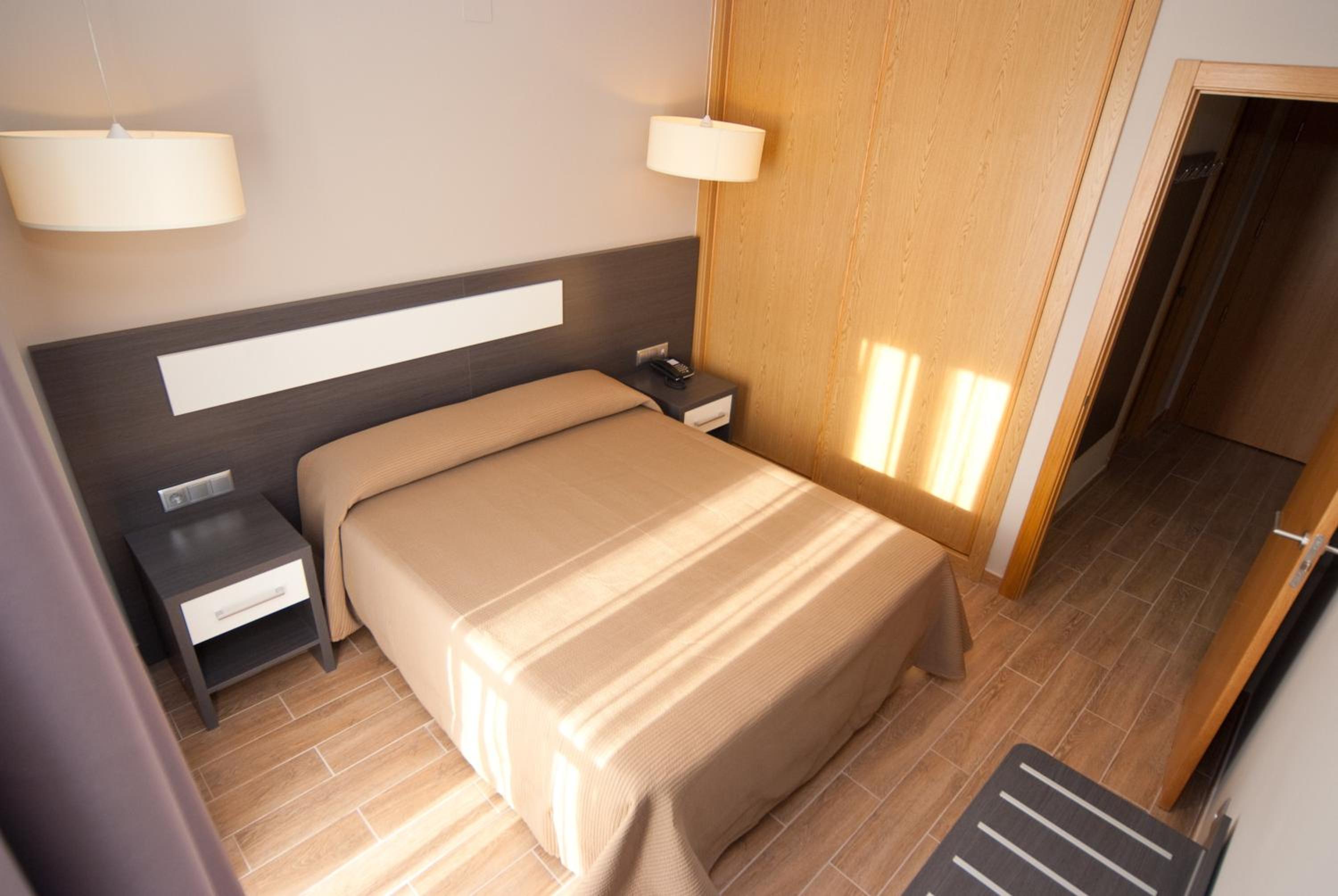 One-Bedroom Apartment (3-4 Adults) photo 2