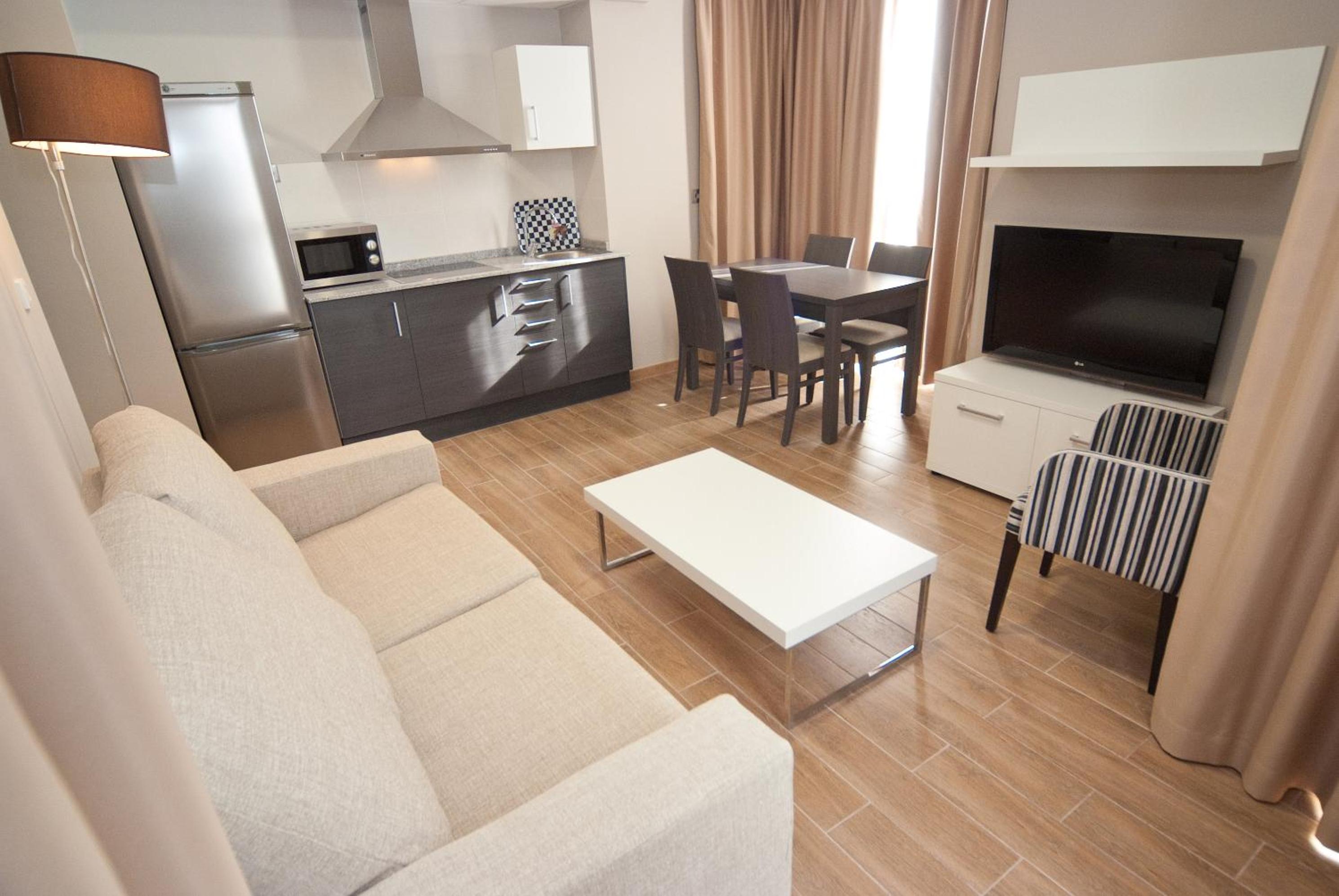Two-Bedroom Apartment (5-6 Adults) photo 2