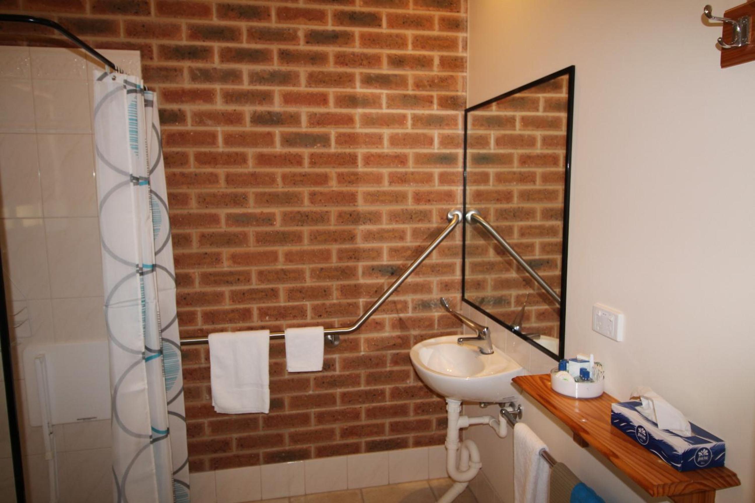 Double Room - Disability Access - Photo 9
