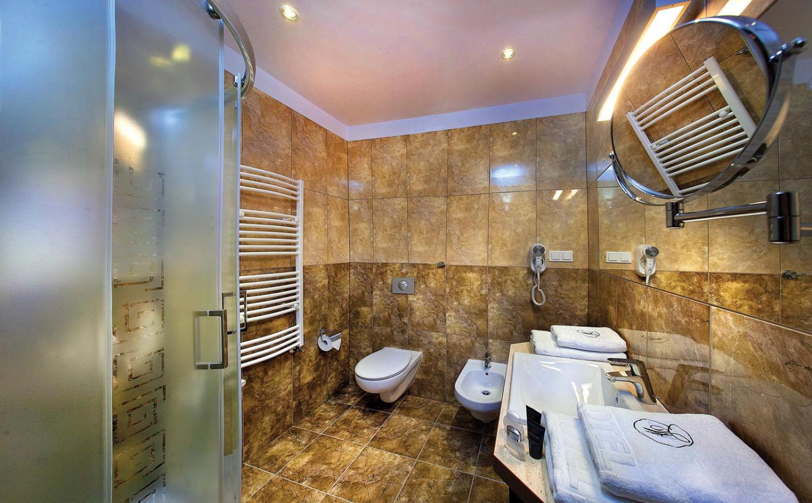Double or Twin Room - Photo 3