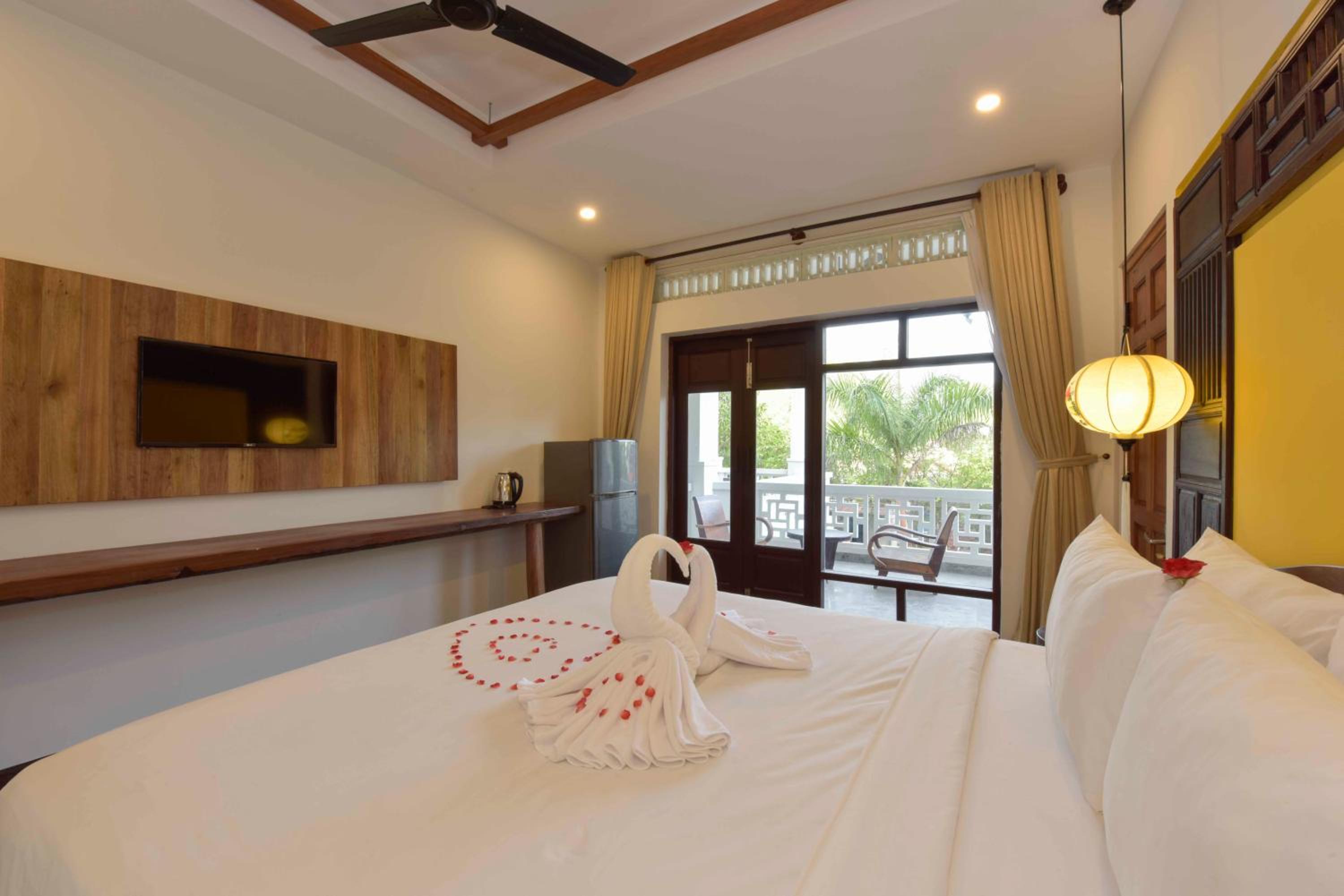 Deluxe Double Room with Balcony photo 2