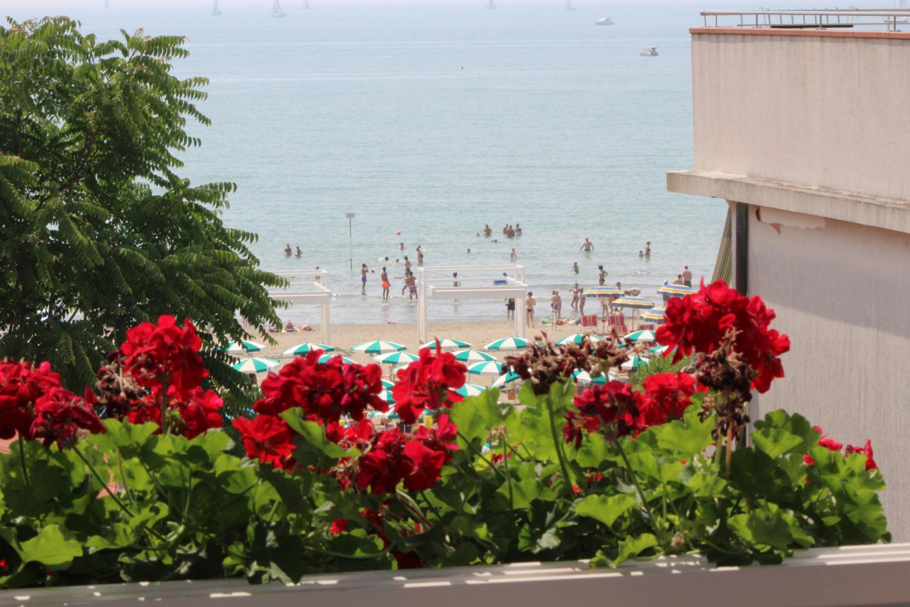 Deluxe Double Room with Sea View photo 2