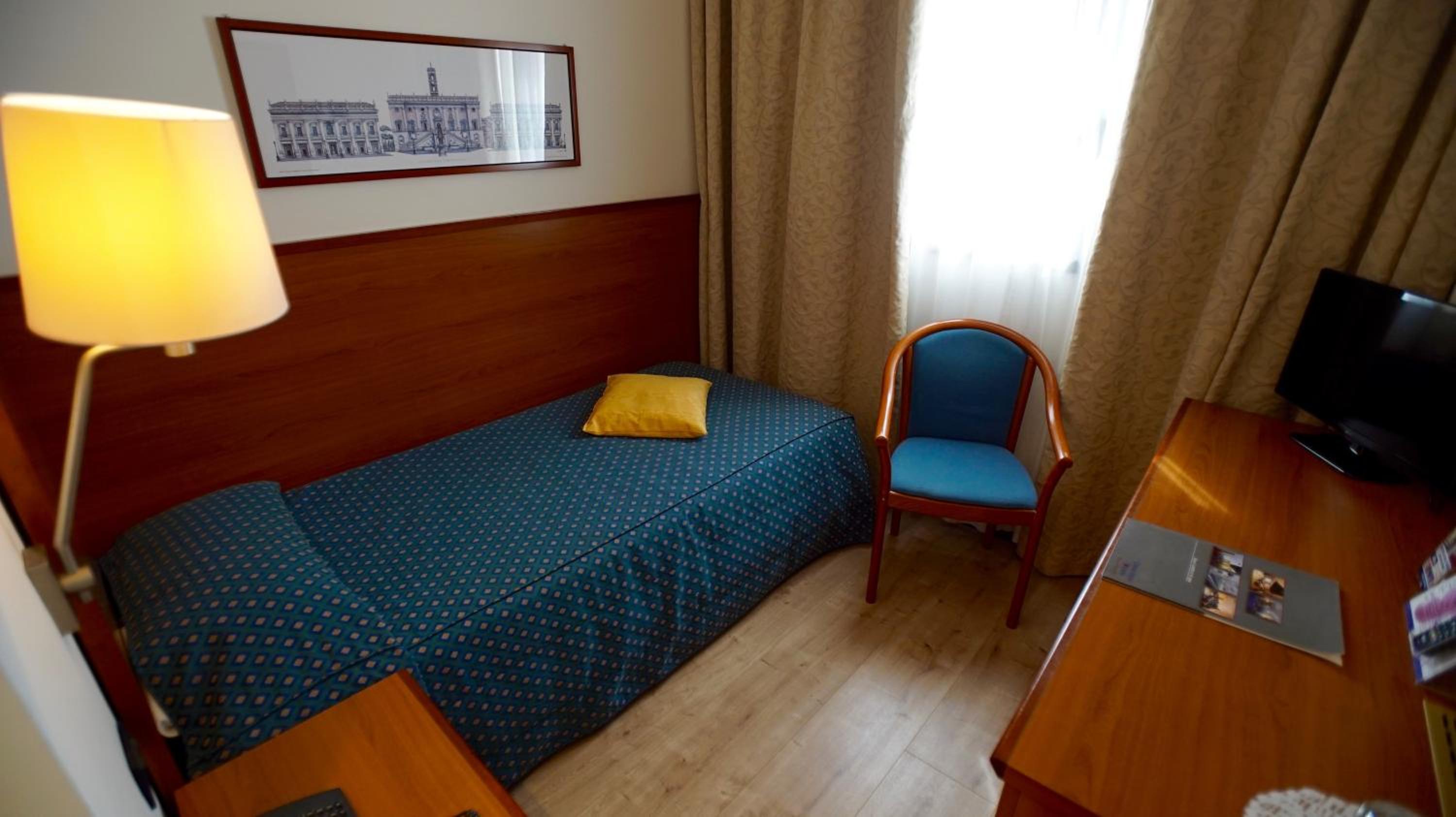 Single Room photo 2
