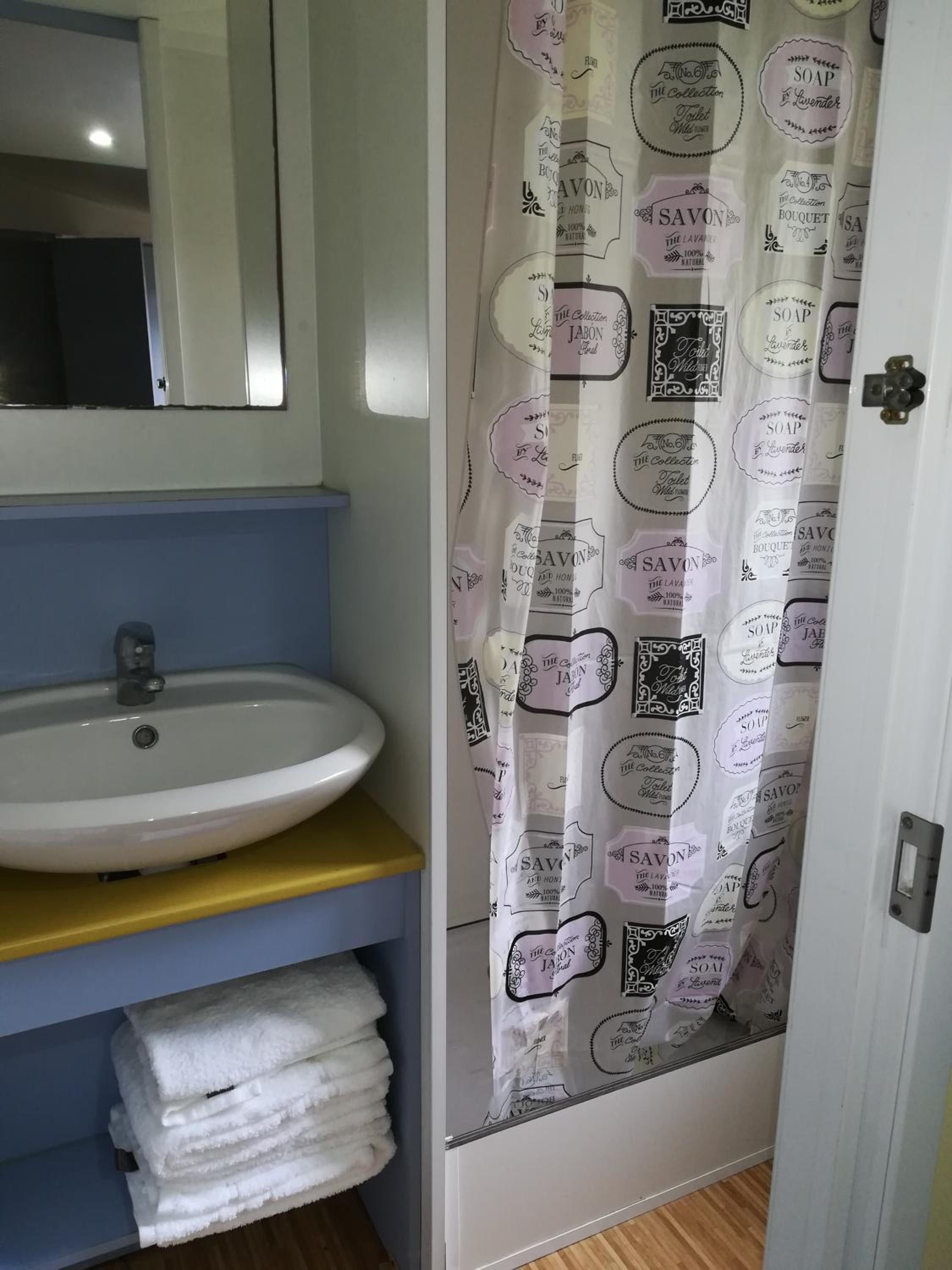 Mobile Home photo 2