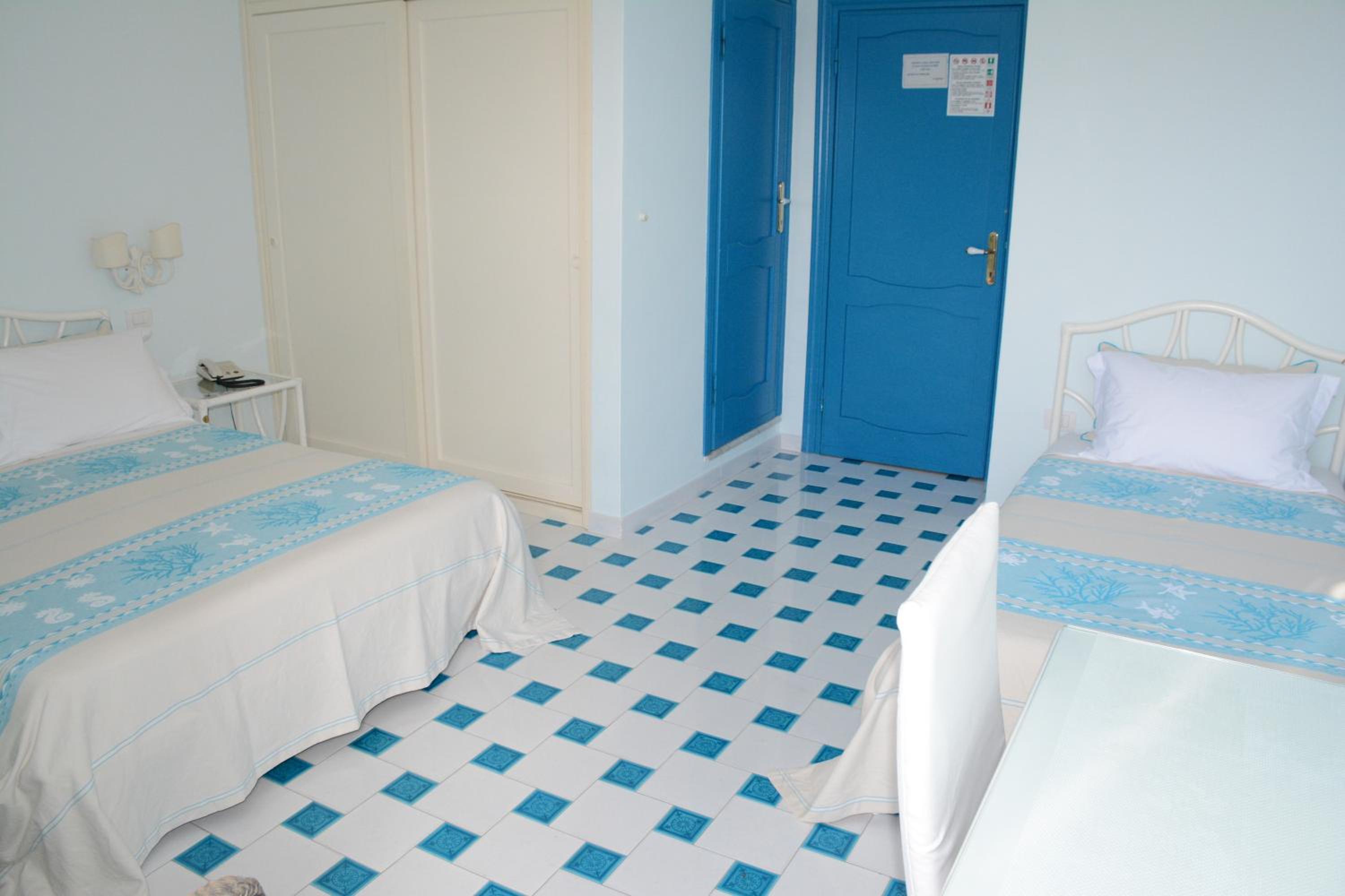 Quarto Familiar (2 Adultos + 2 Crianças)