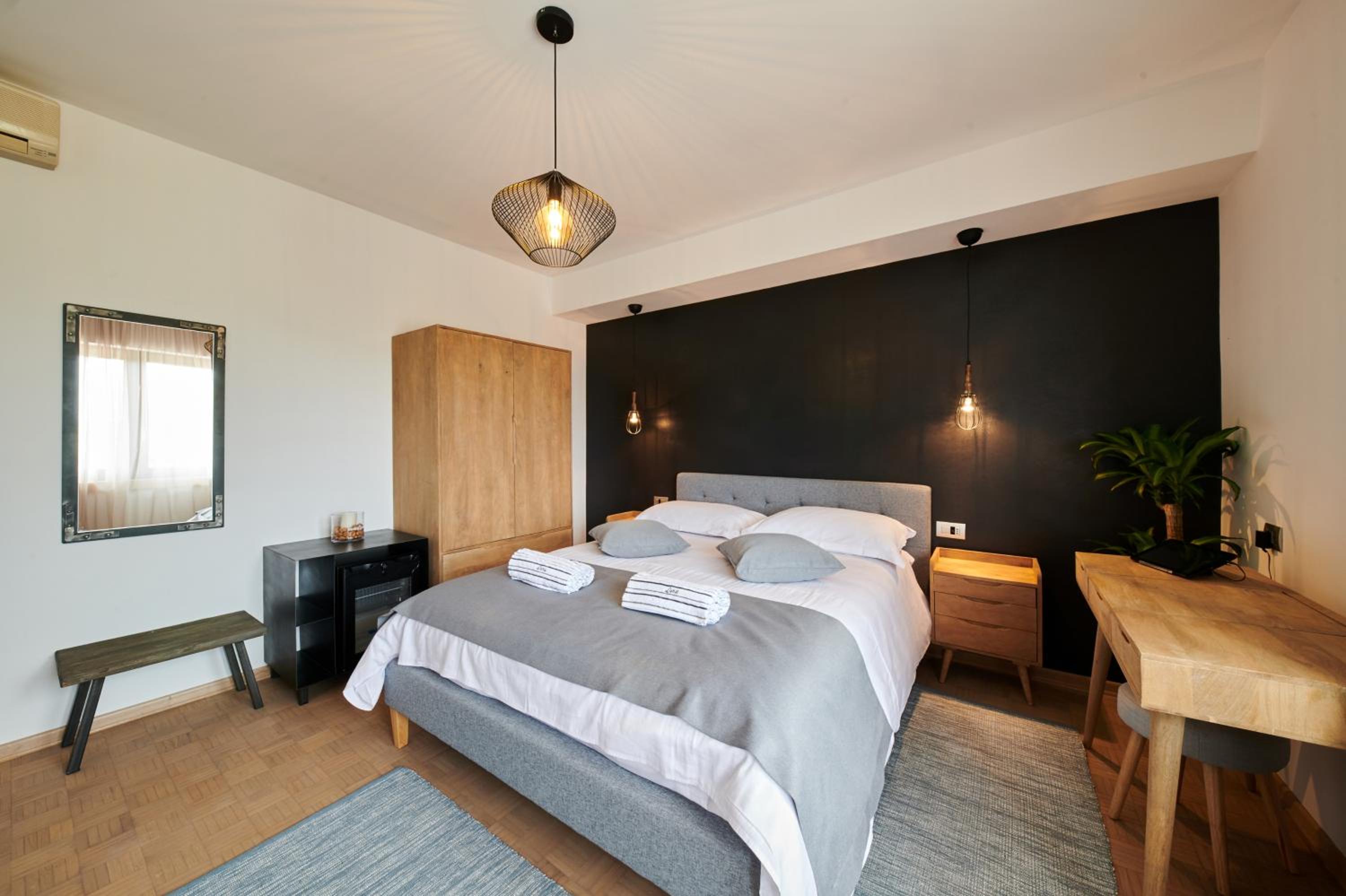 Double Room with Balcony - Photo 8