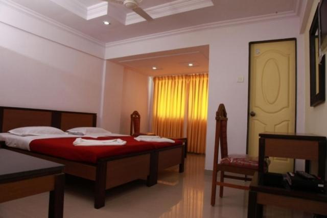 Double Room with Fan - Photo 3