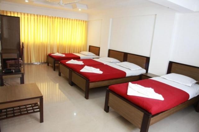 Quadruple Room with Fan and Private External Bathroom - Photo 1
