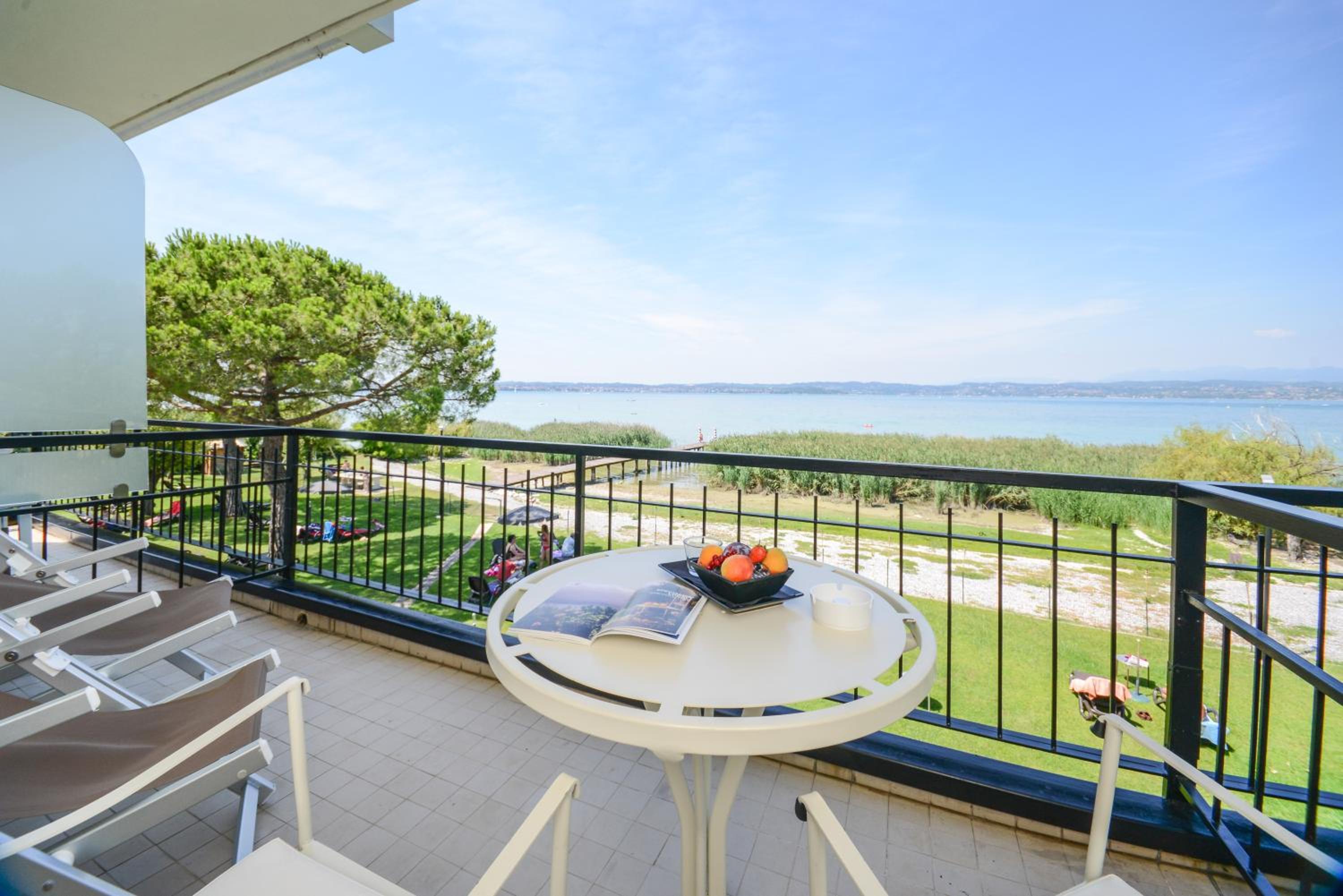 Deluxe Triple Room with Lake View photo 3