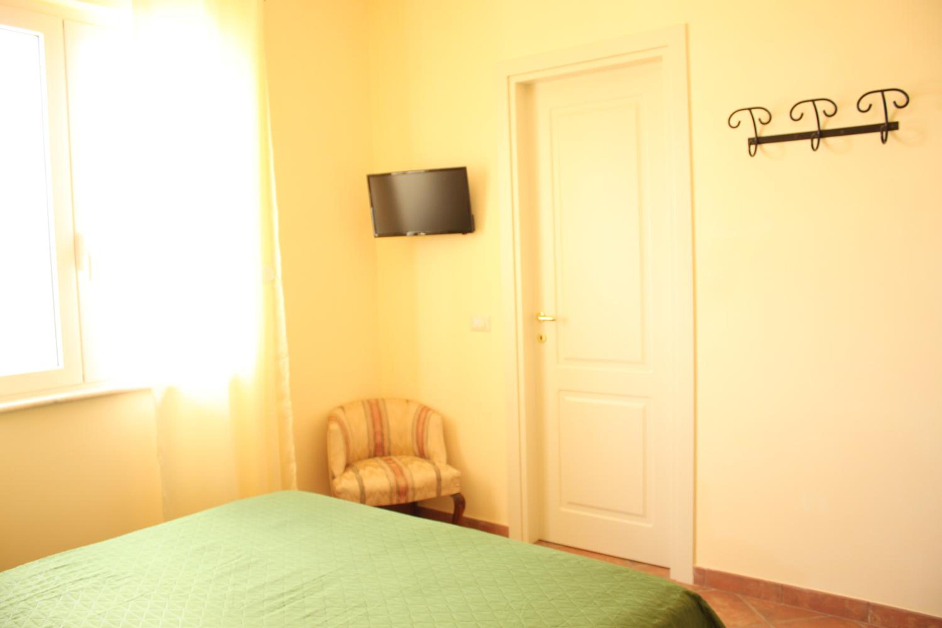 Double Room with Private Bathroom photo 3