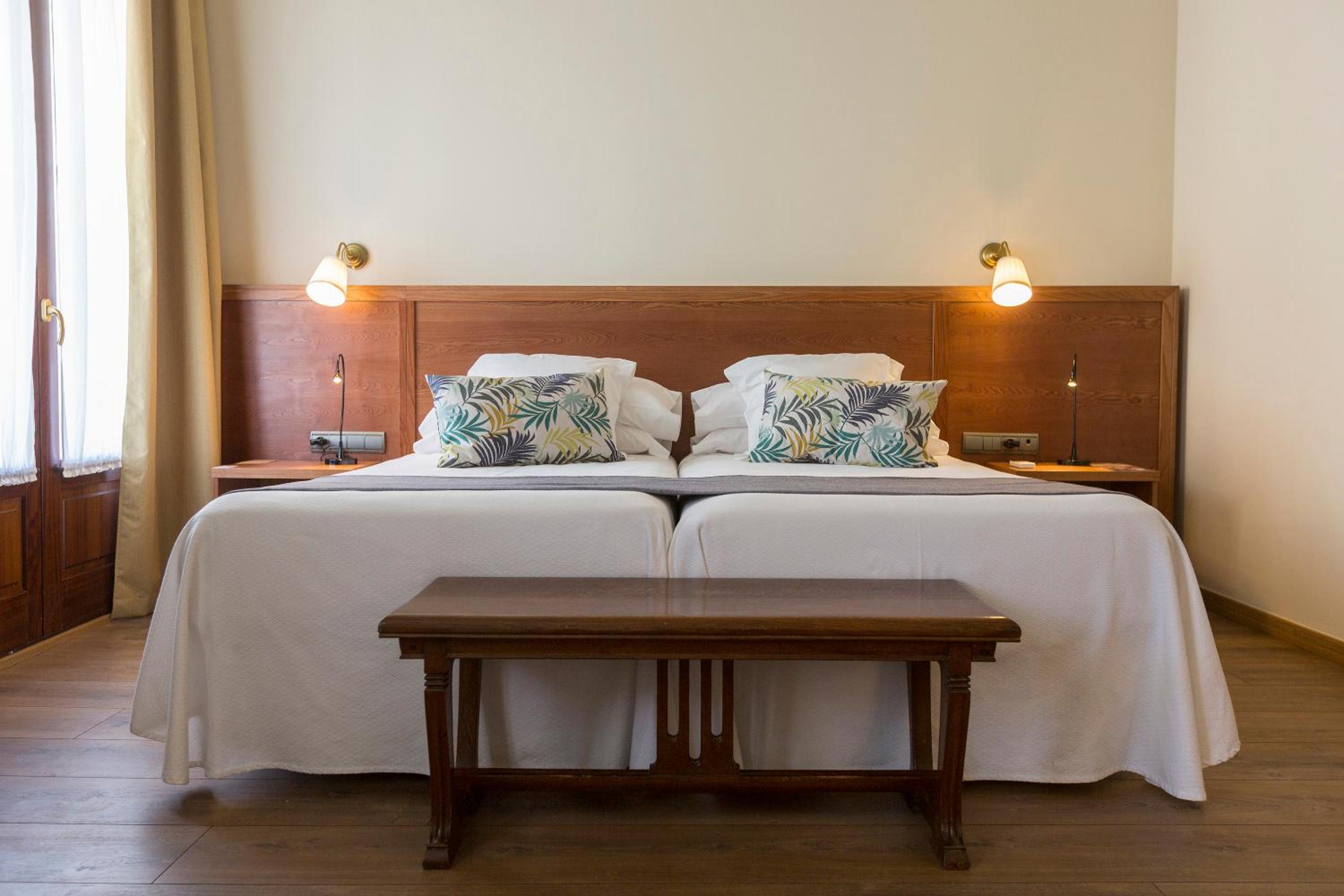 Deluxe Suite with Terrace photo 2