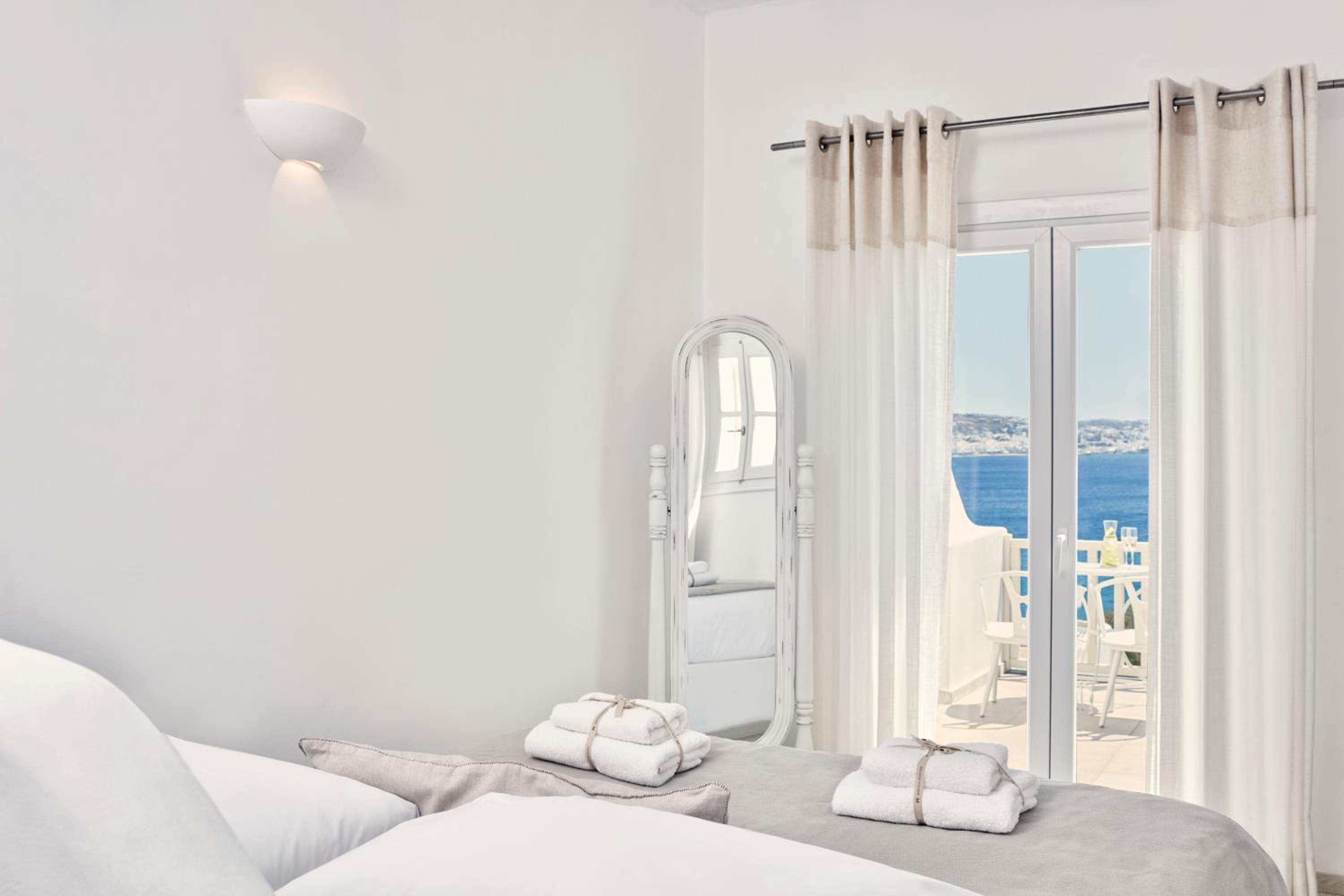 Honeymoon Suite with Hot Tub and Sea View - Photo 11