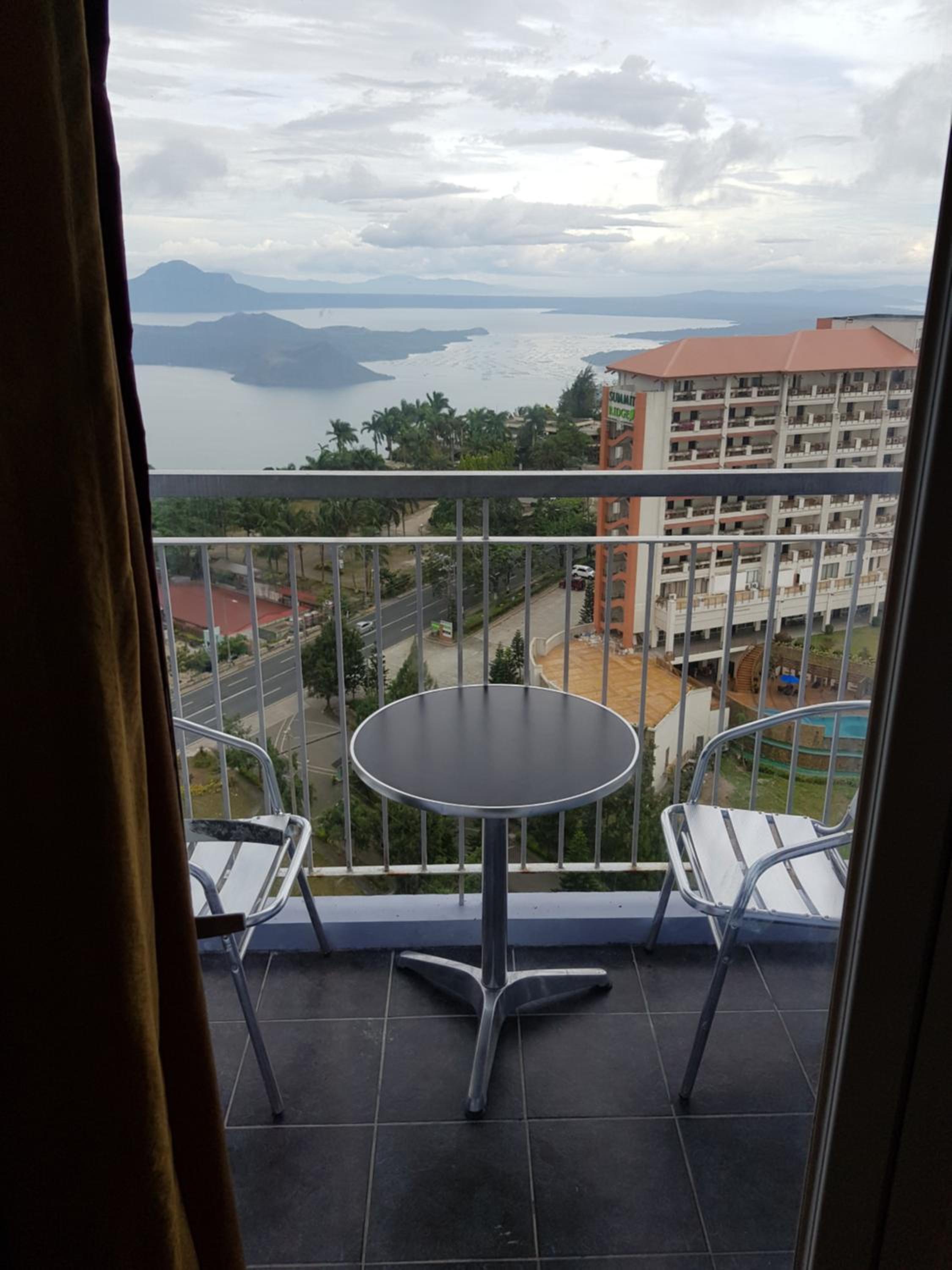 Apartment with Lake View - Photo 1