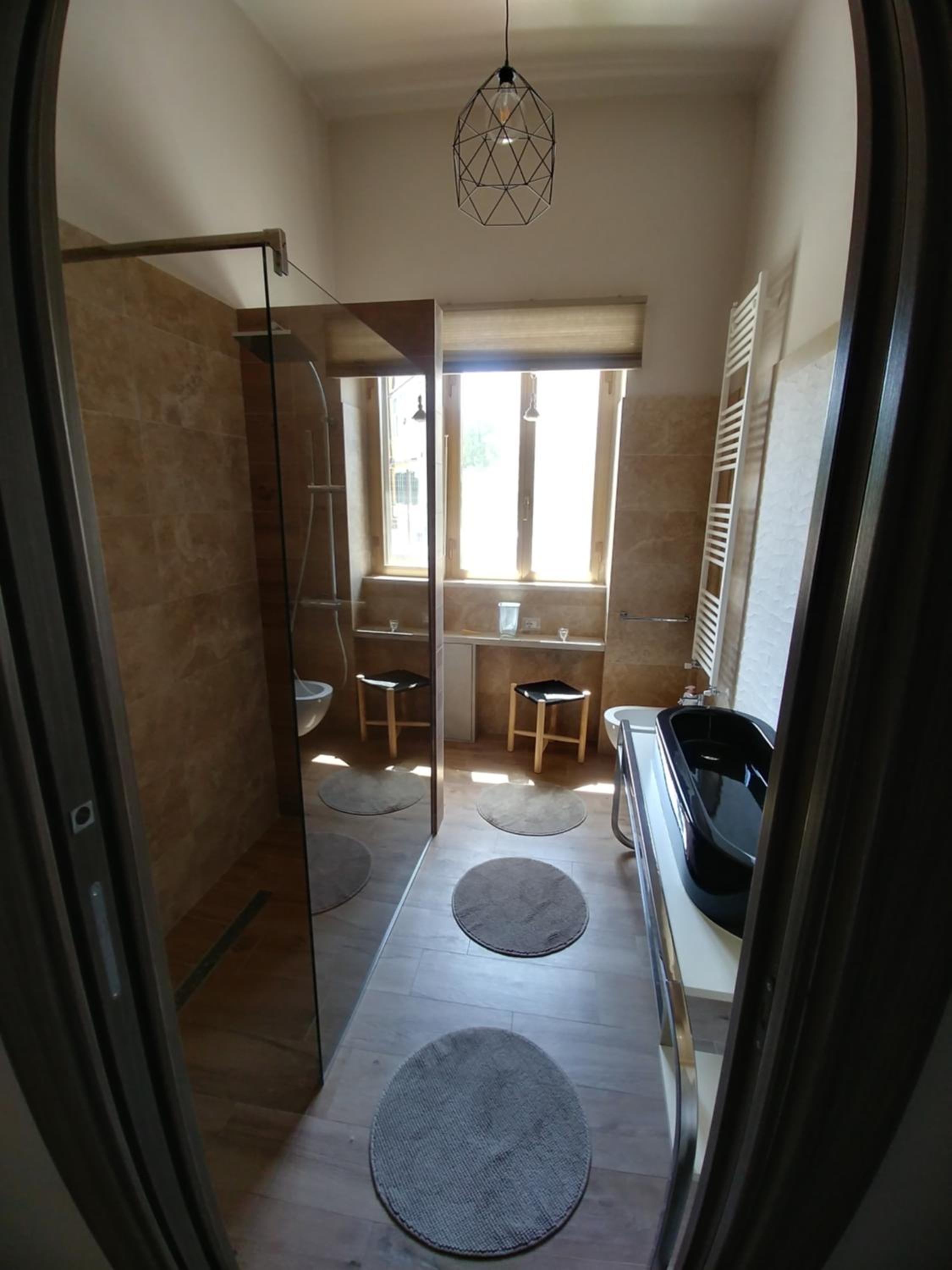 Deluxe Queen Suite - Photo 8