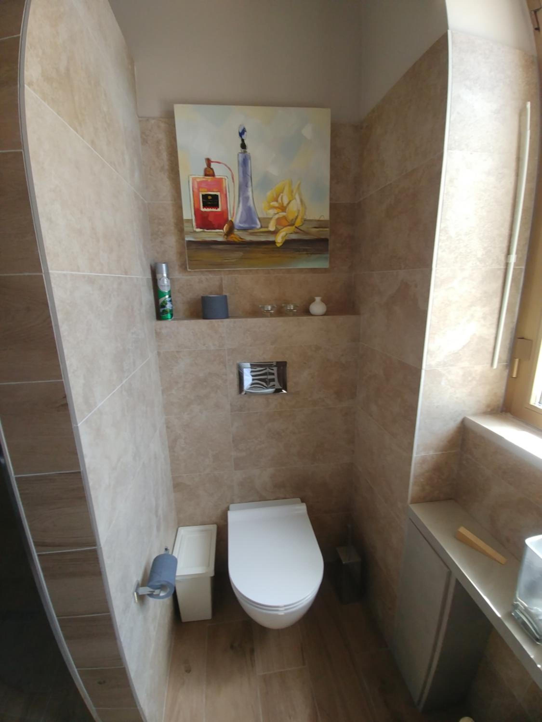 Deluxe Queen Suite - Photo 10