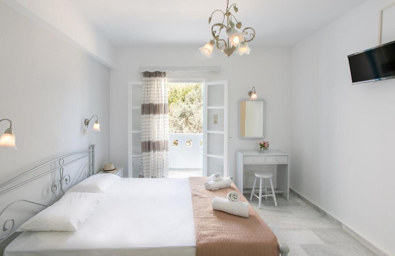 Double Room - Photo 7