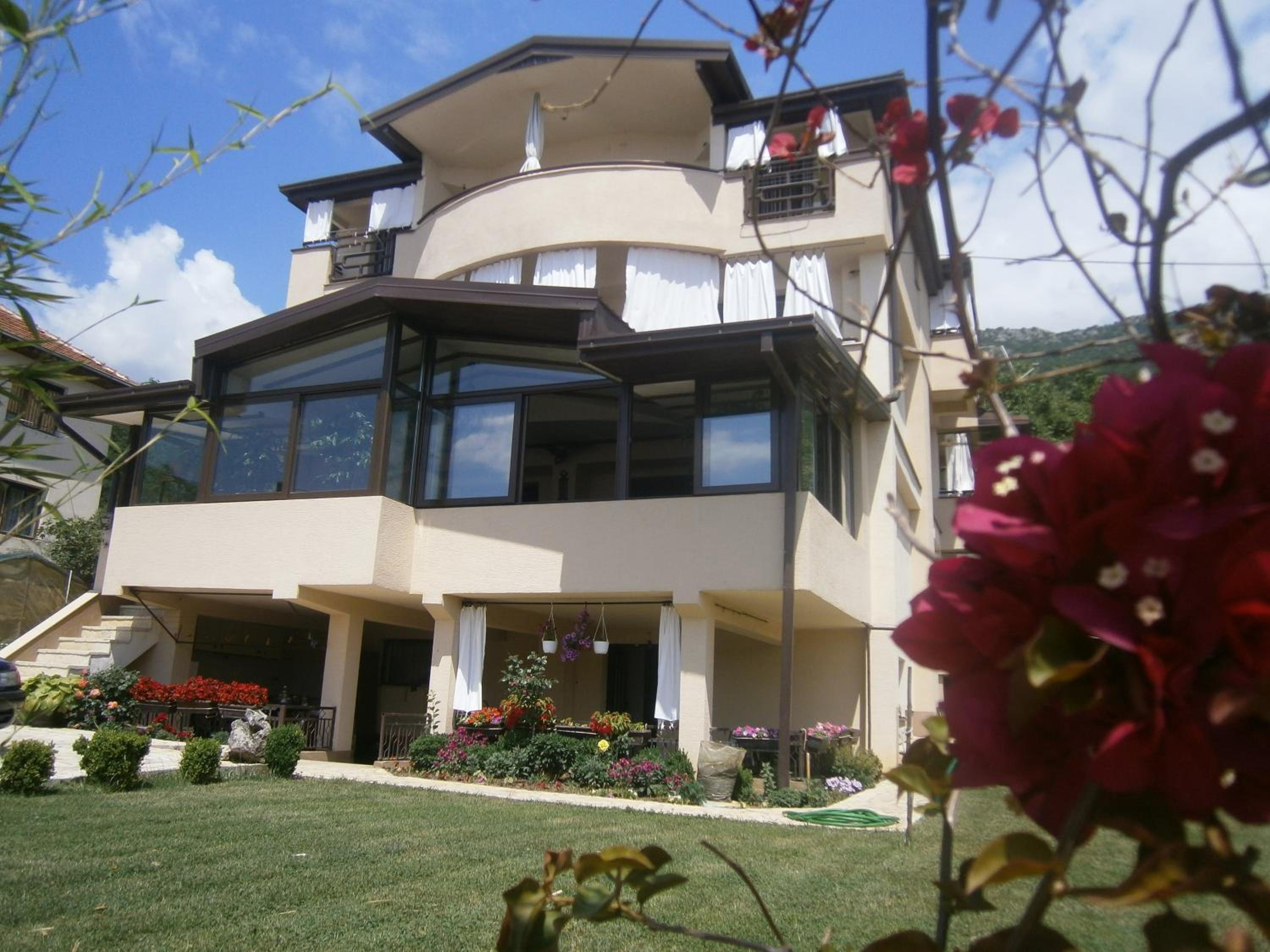 Apartment with Balcony photo 2
