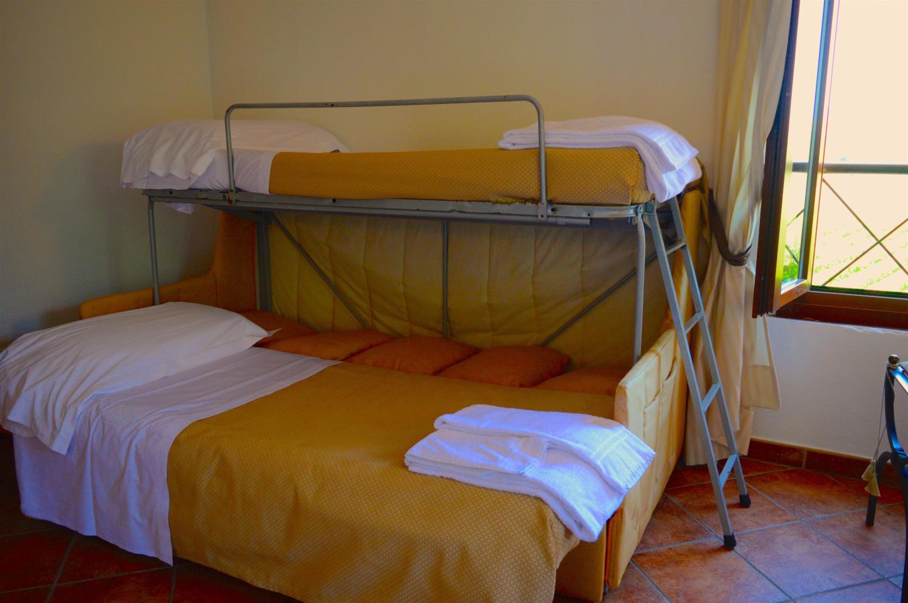 Quadruple Room - Photo 7