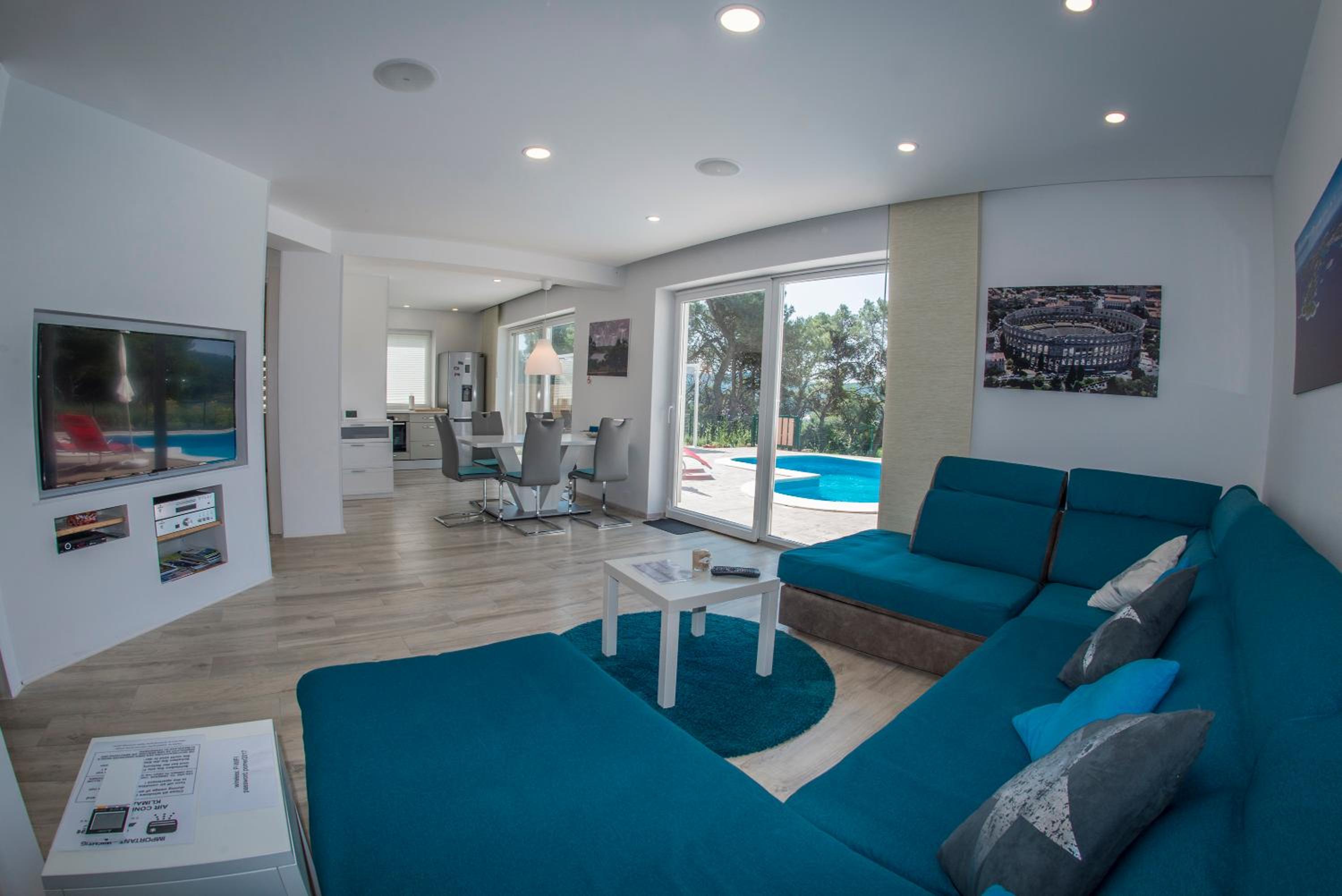 Deluxe Apartment