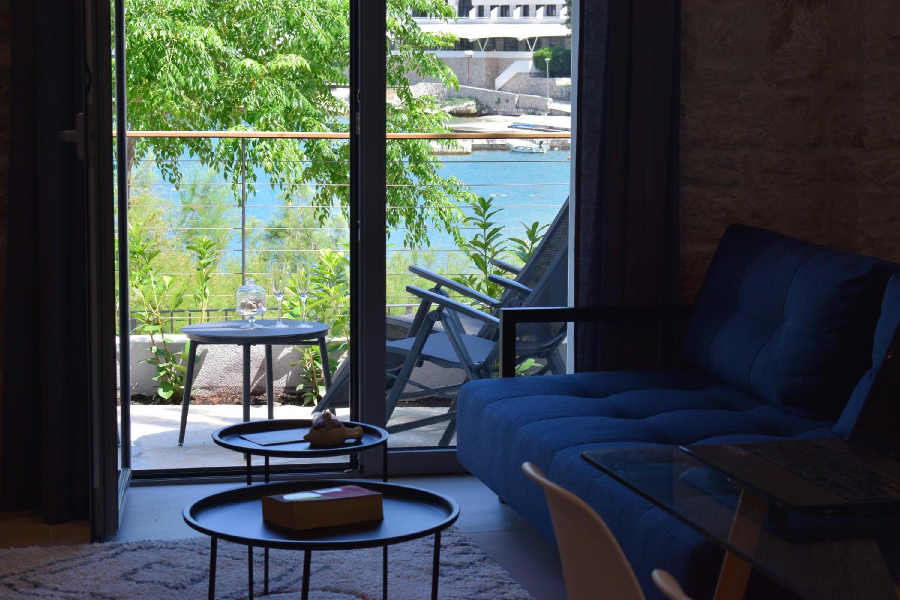 Suite with Sea View and Balcony - Photo 5