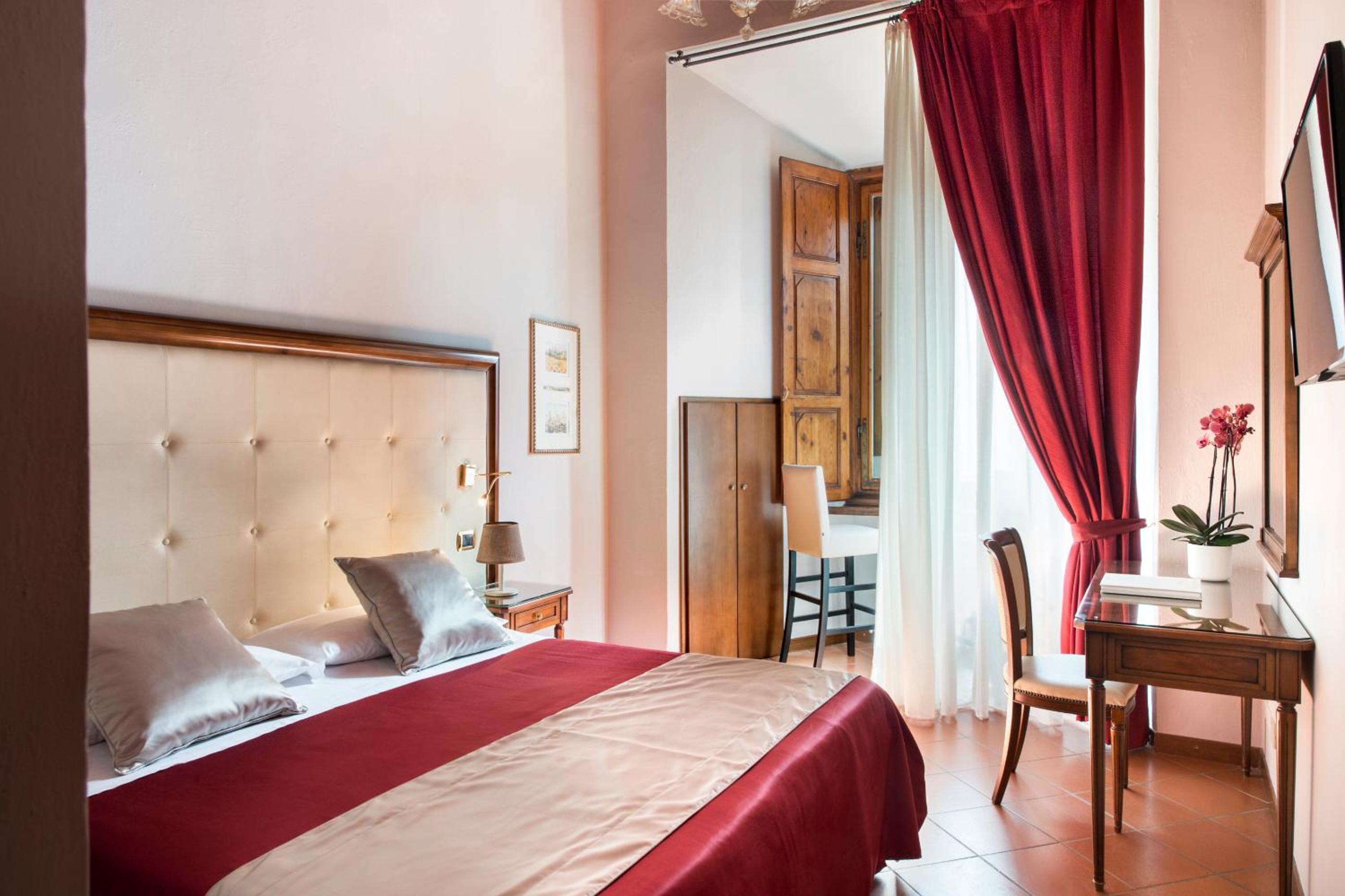 Double or Twin Room with City View - Photo 1