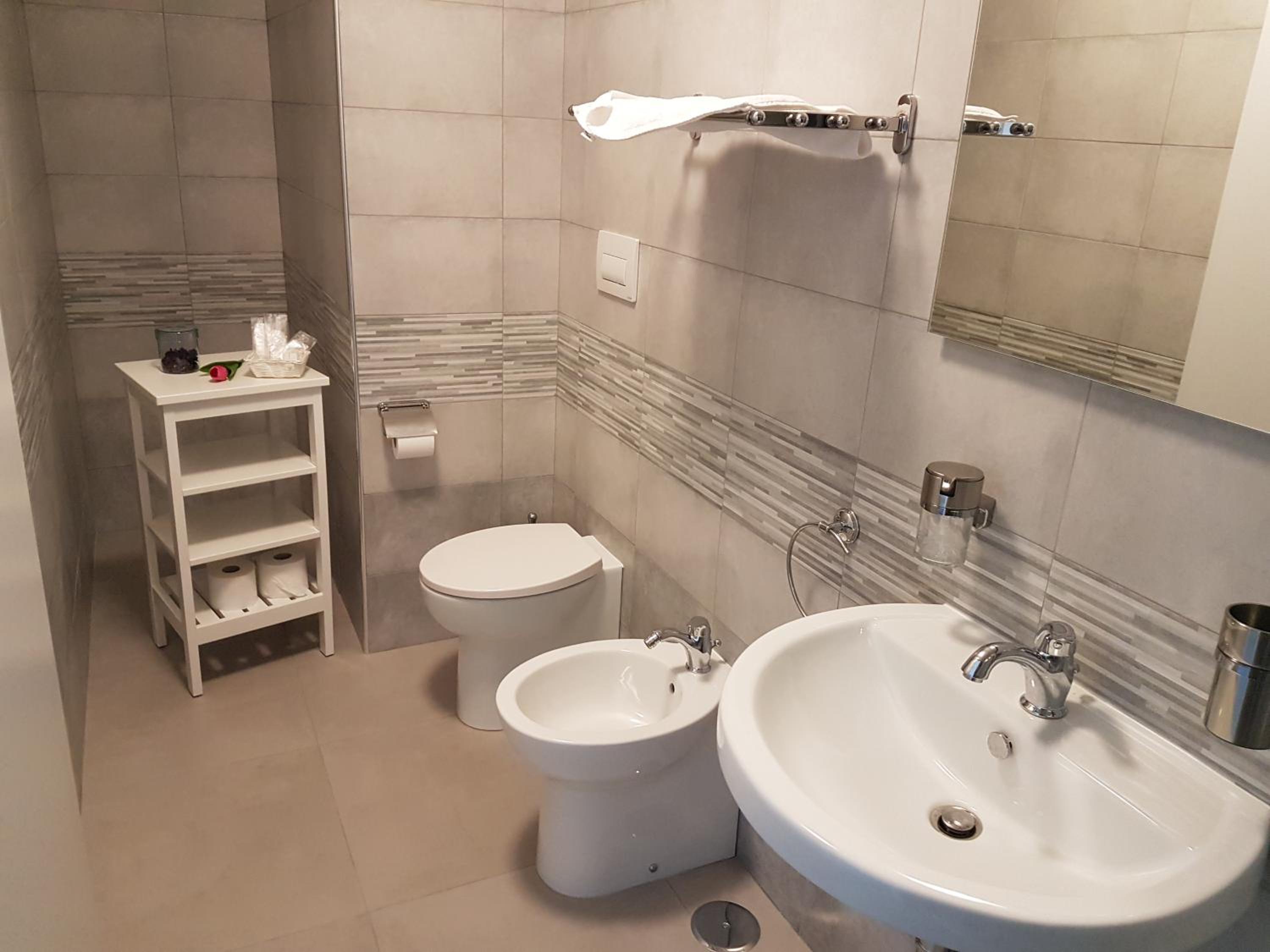 Triple Room with Private Bathroom - Photo 5