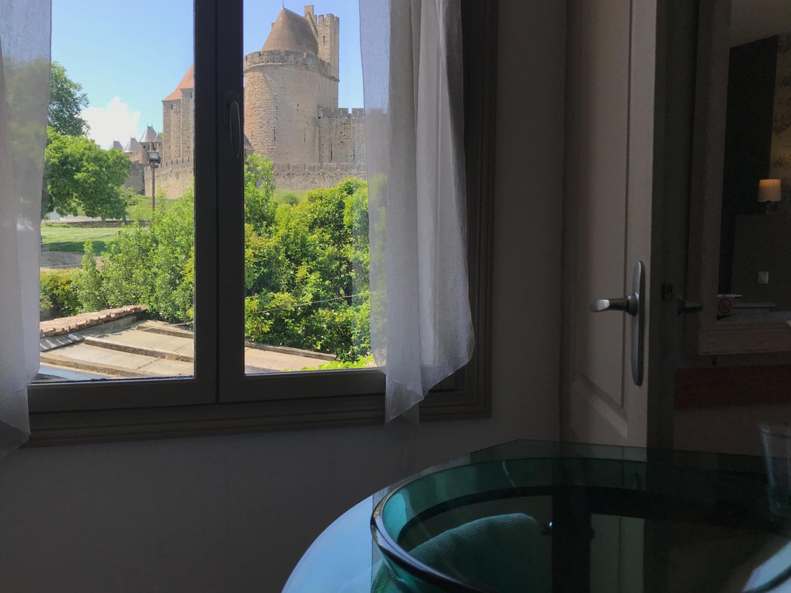 Double Room with Medieval city view - Photo 2