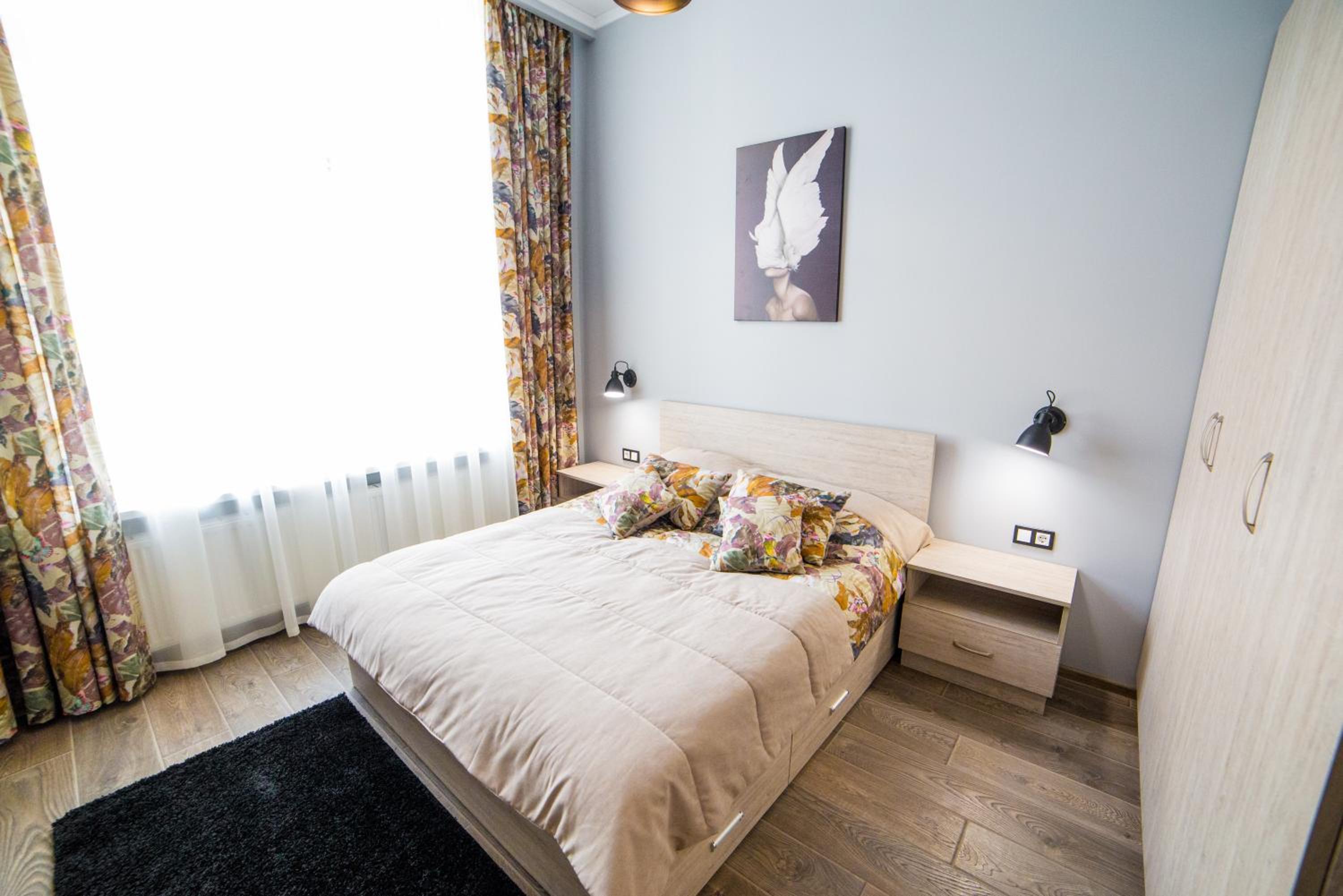 One-Bedroom Apartment with City View