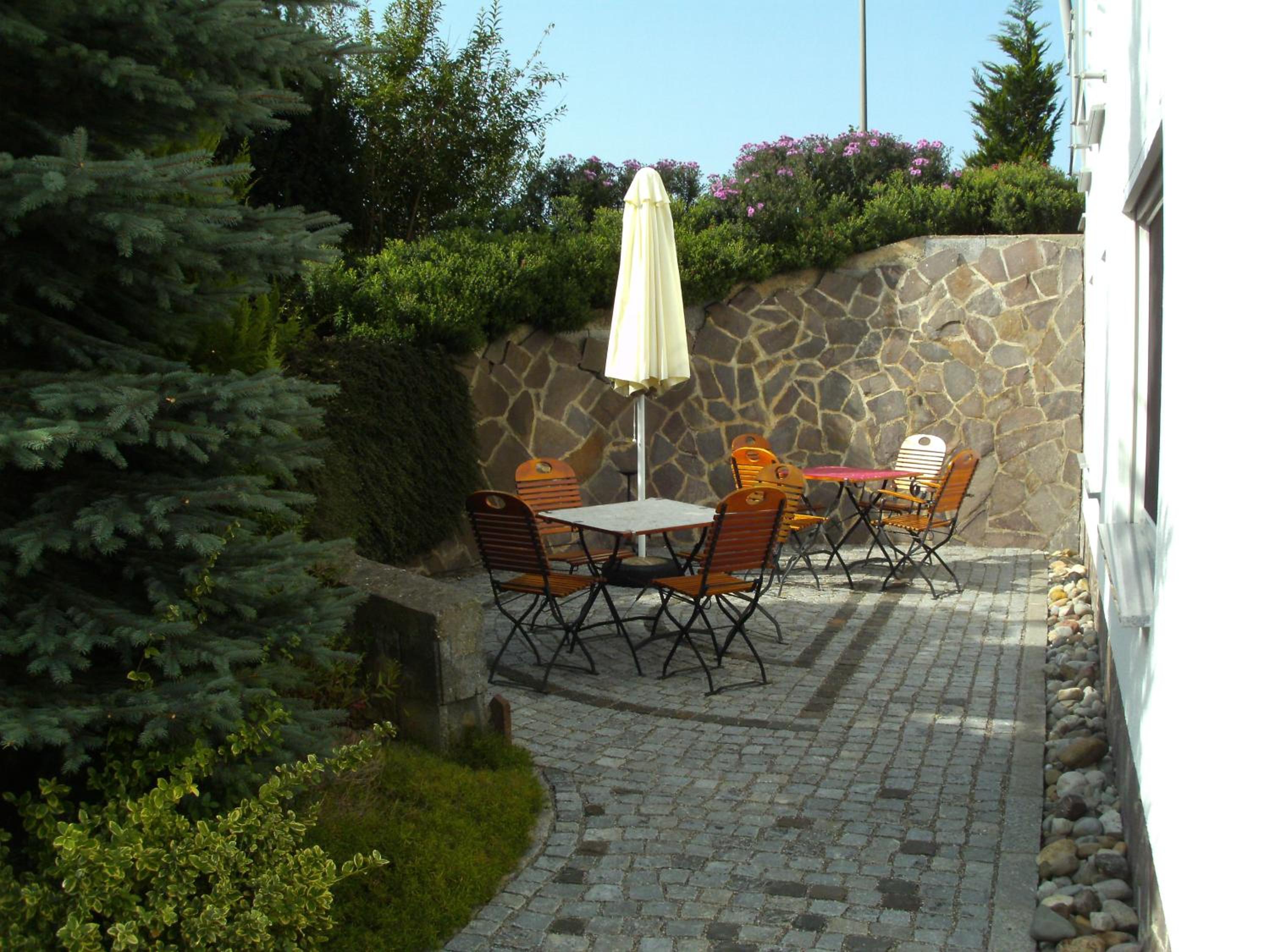Apartment - Ground Floor - Photo 2