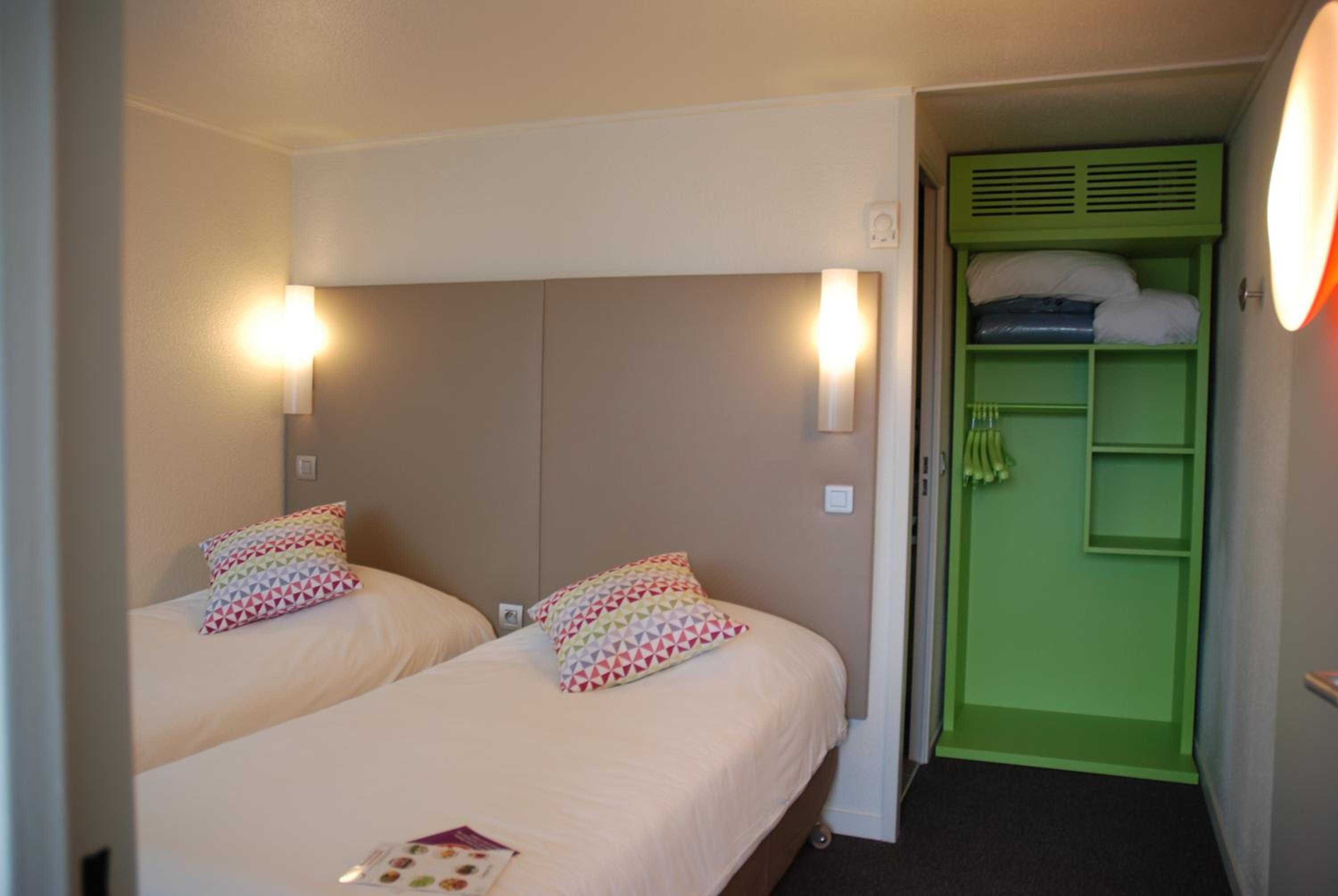 Standard Twin Room - Photo 1
