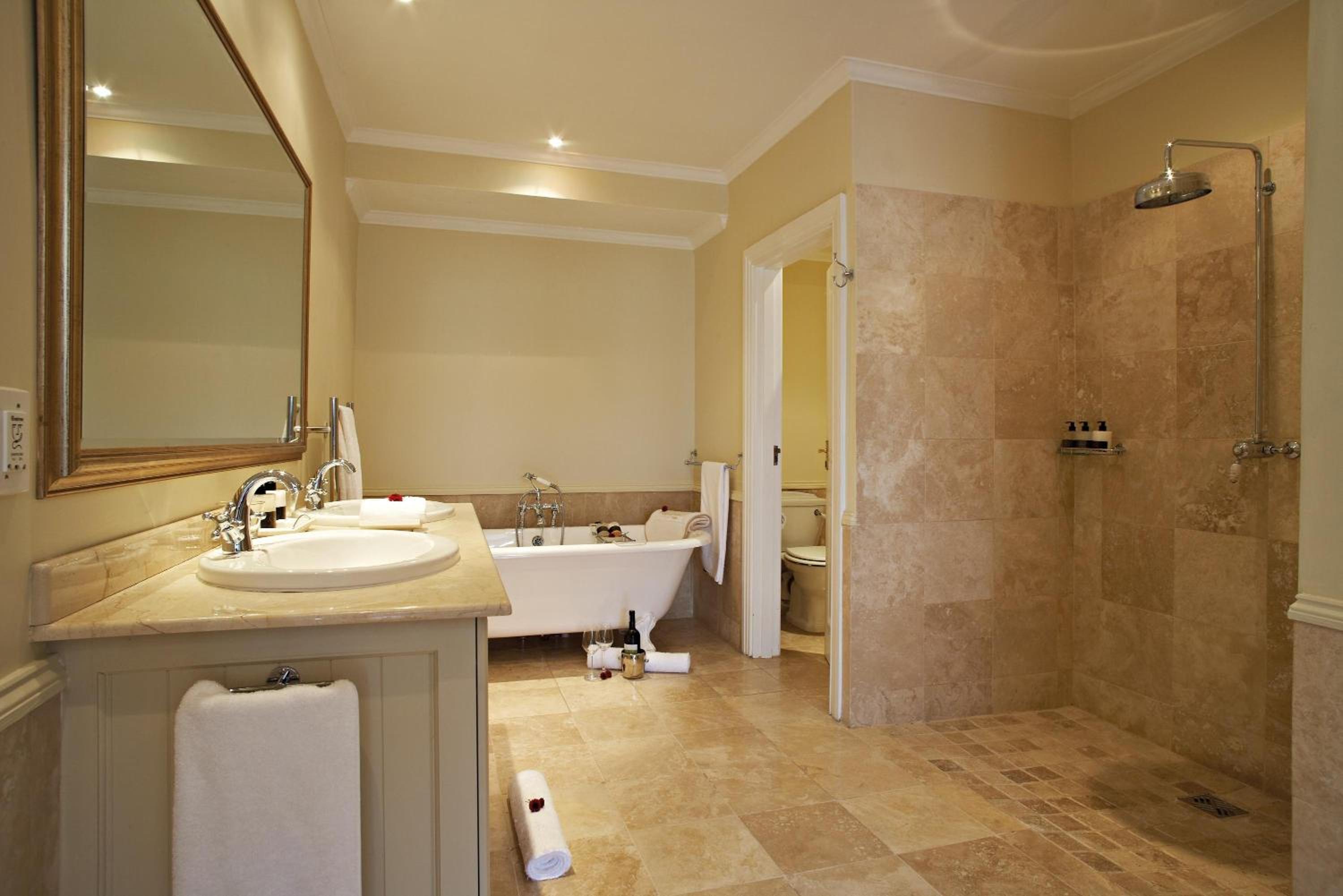 Superior King Room - Photo 10