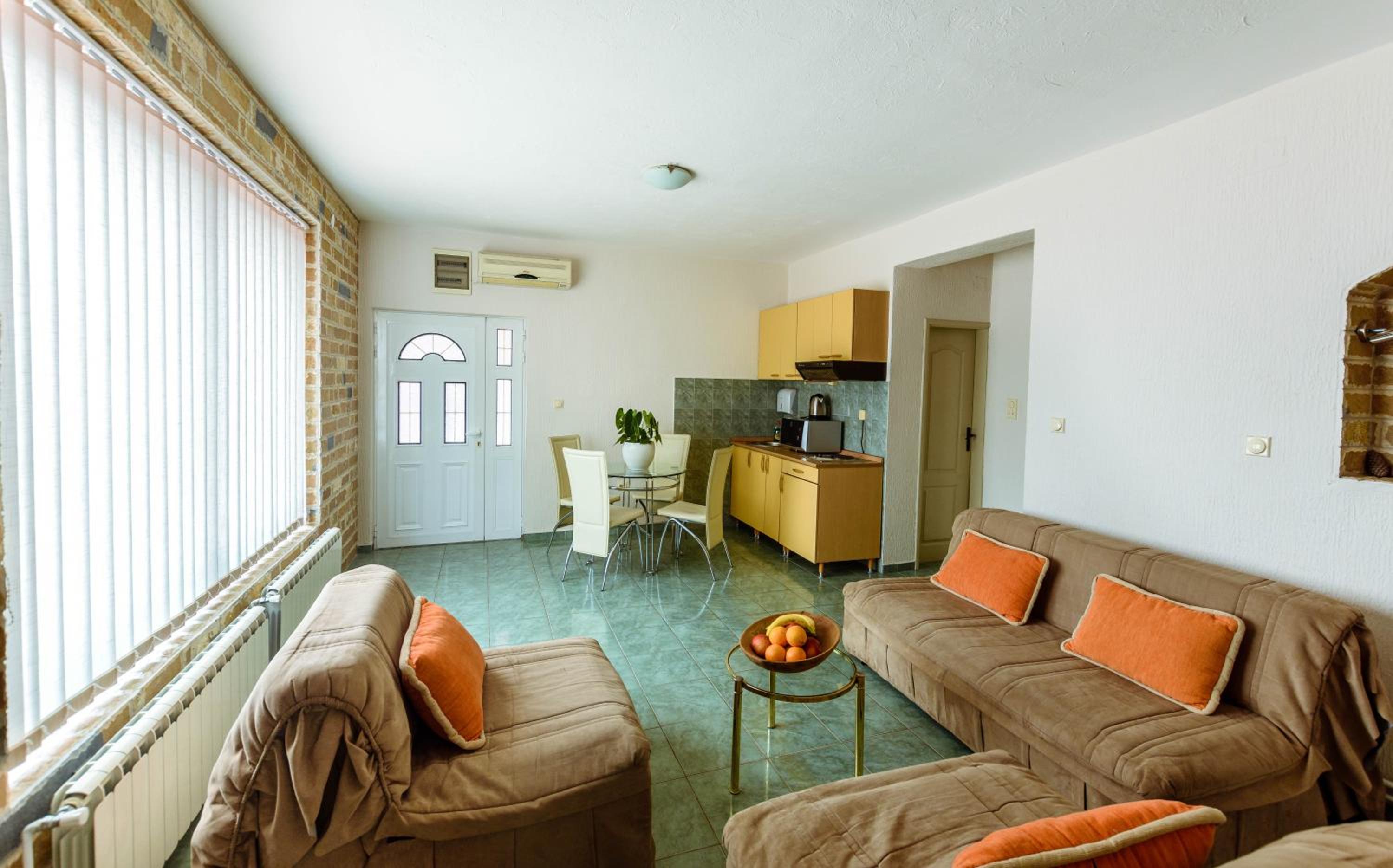 Comfort One Bedroom Apartment photo 3