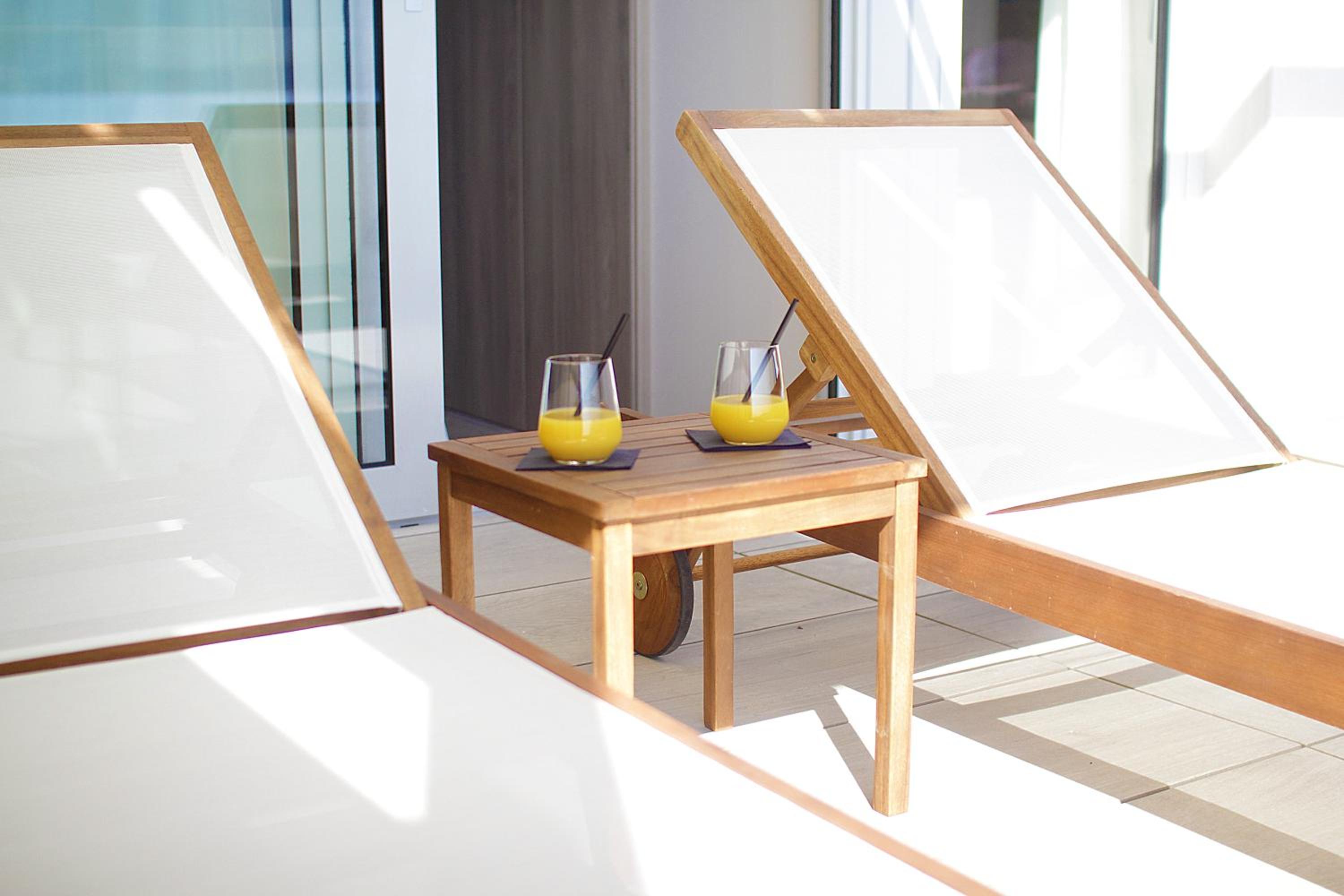 Deluxe Two-Bedroom Suite with Balcony and Sea View photo 3