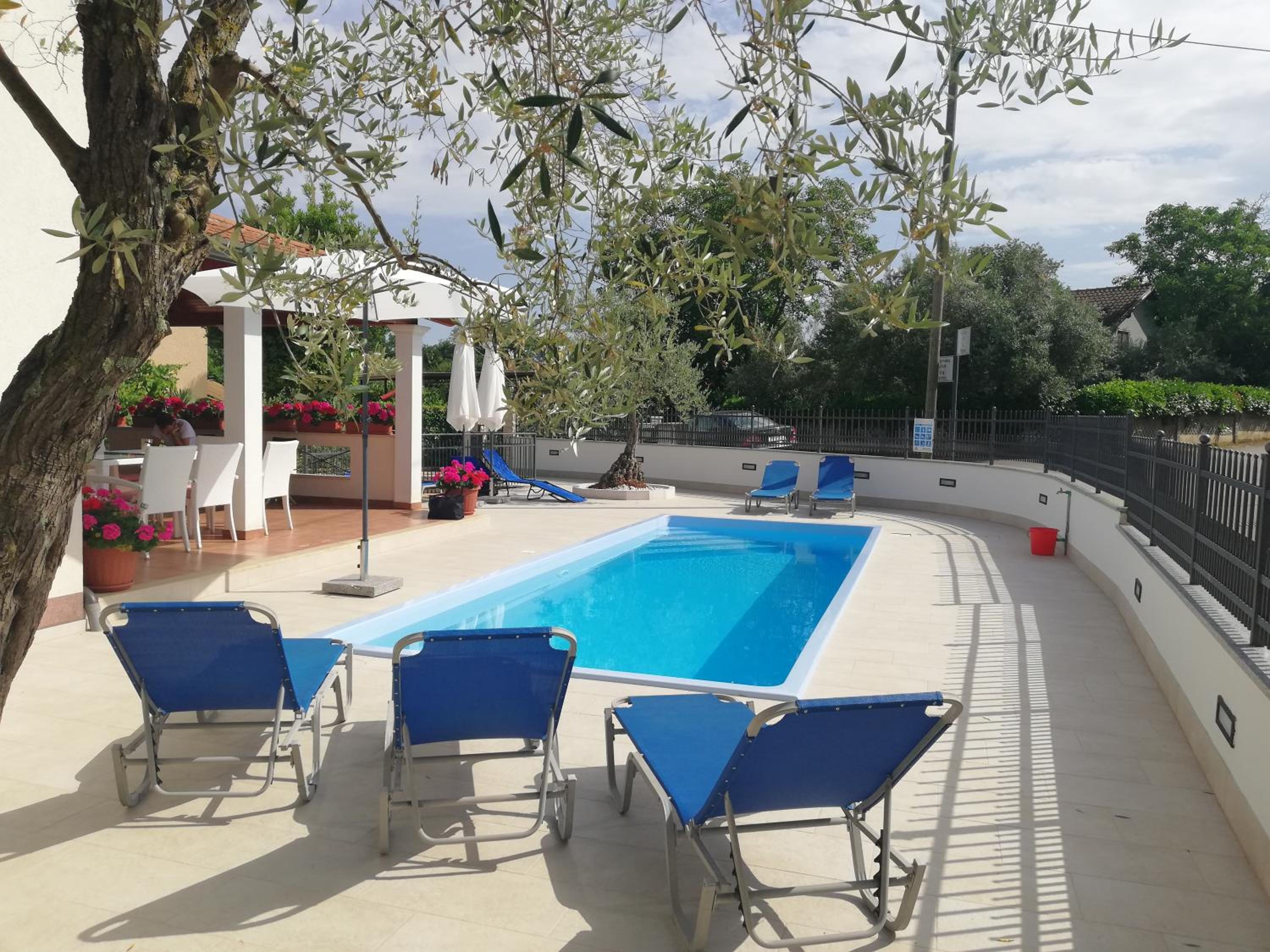 Villa with Private Pool - Photo 5