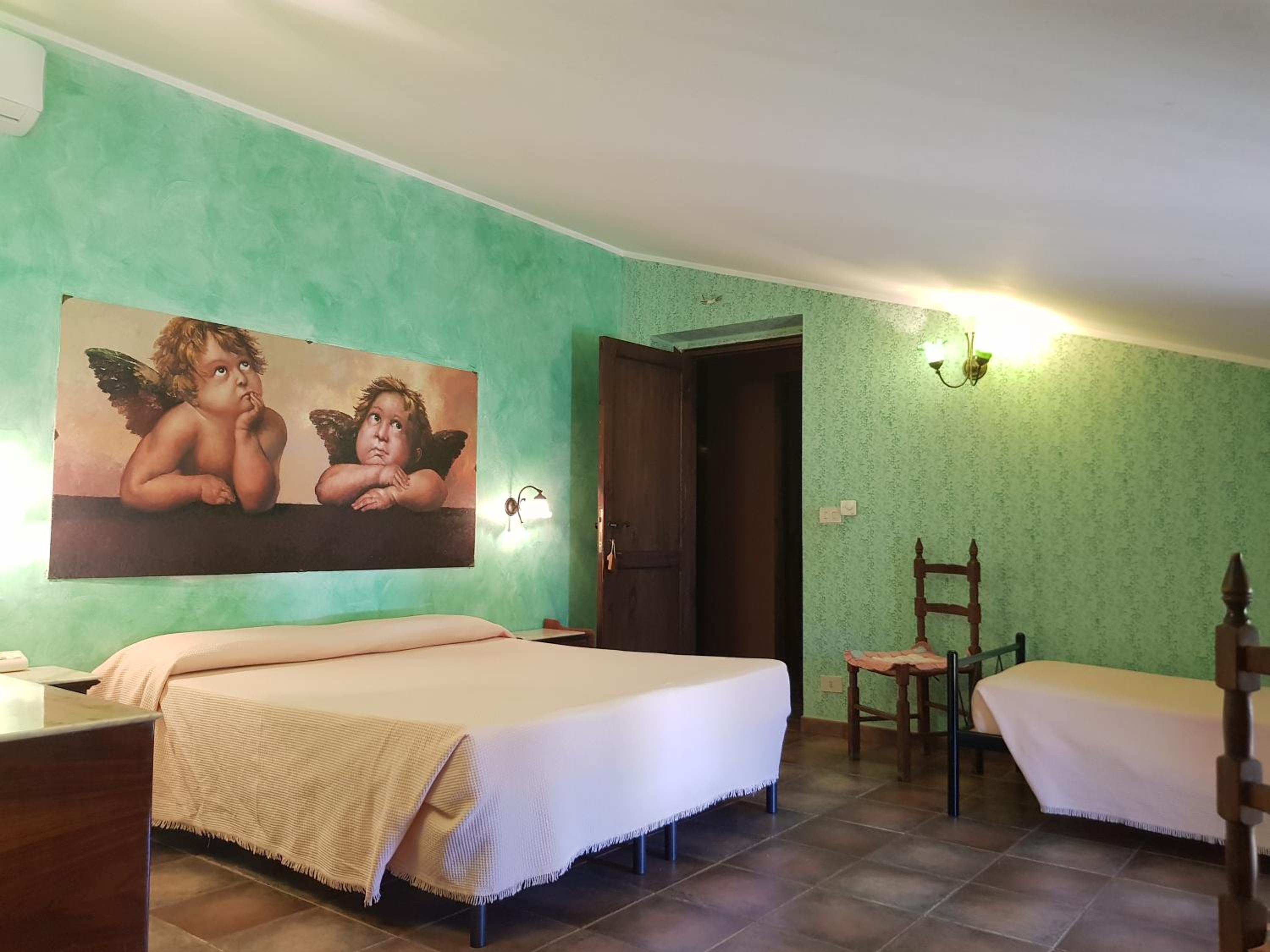 Quadruple Room - Photo 3