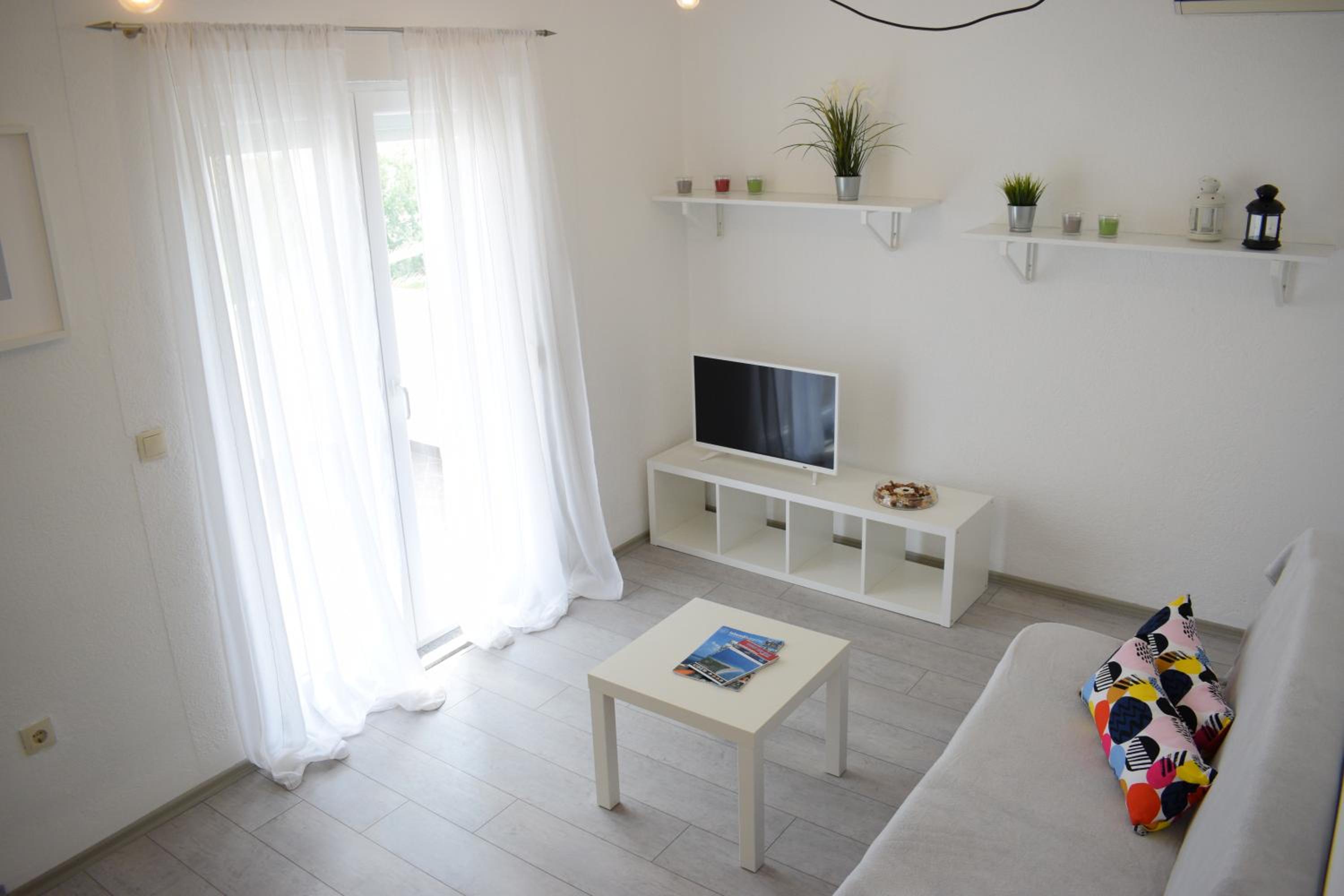 Two-Bedroom Apartment with Terrace (6 Adults)