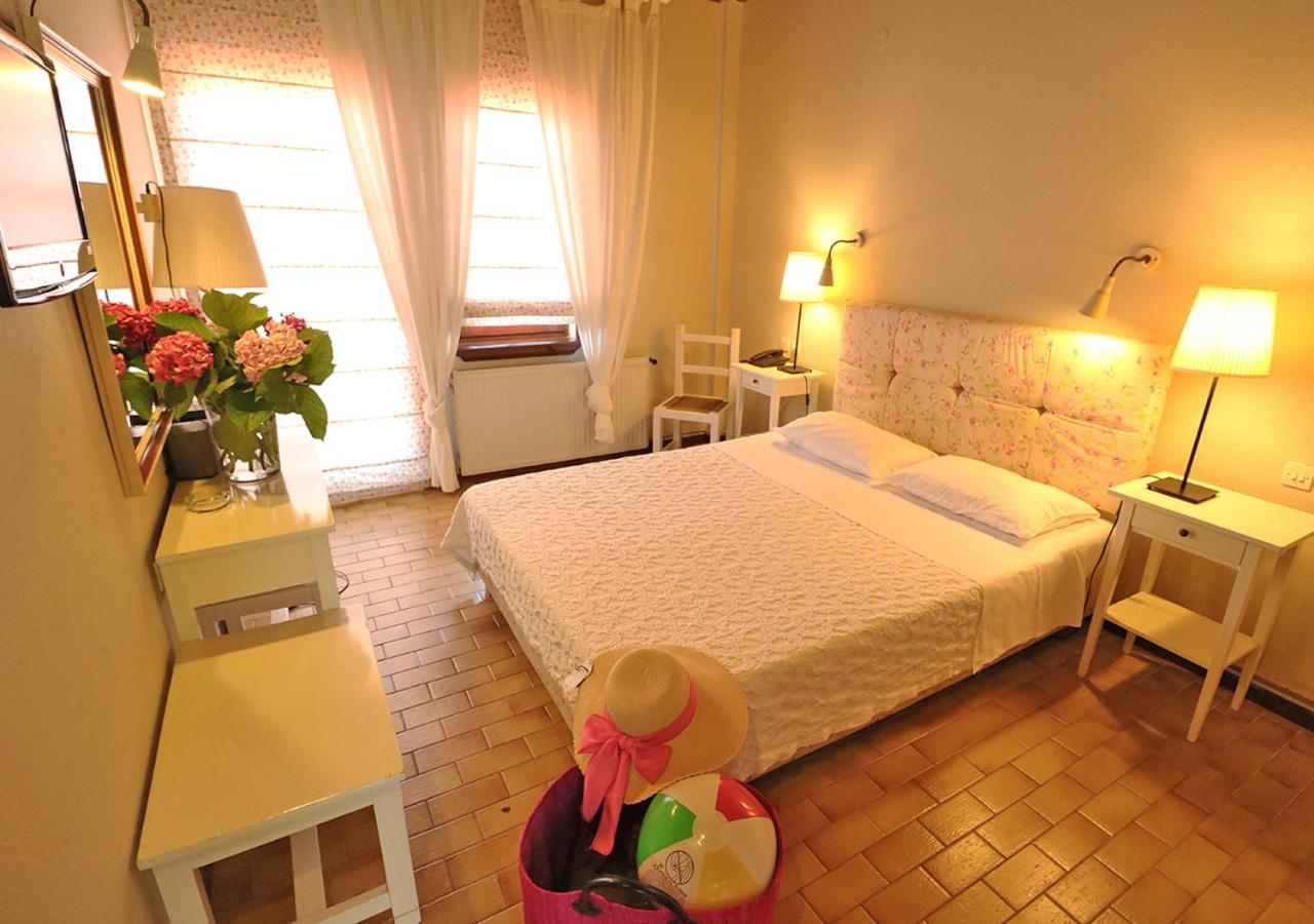 Standard Twin Room - Photo 1