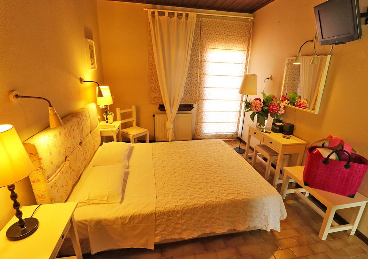 Standard Twin Room - Photo 3