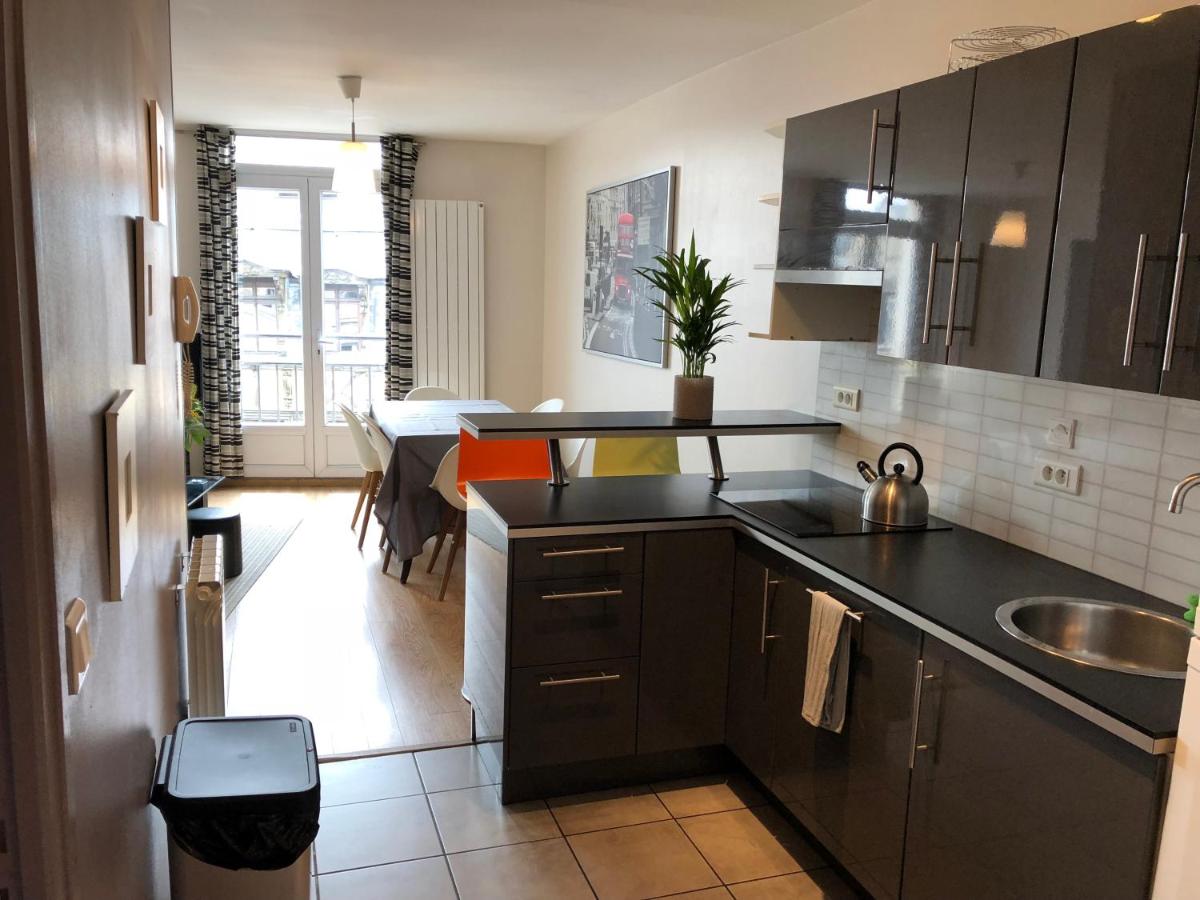 Apartment with Balcony photo 2
