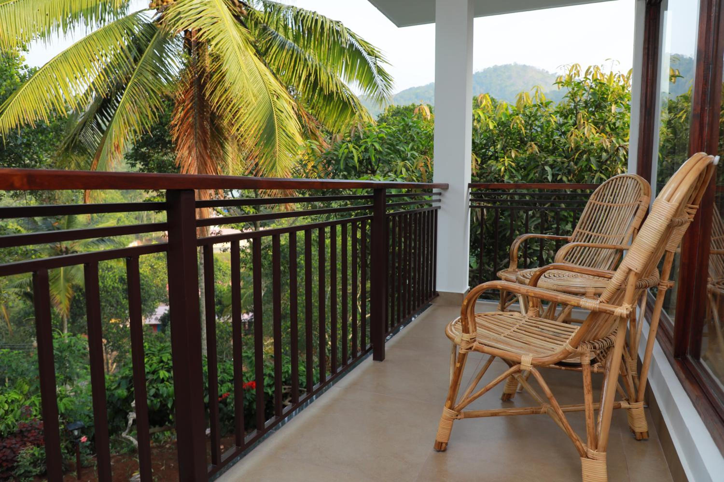 King Room with Balcony photo 2