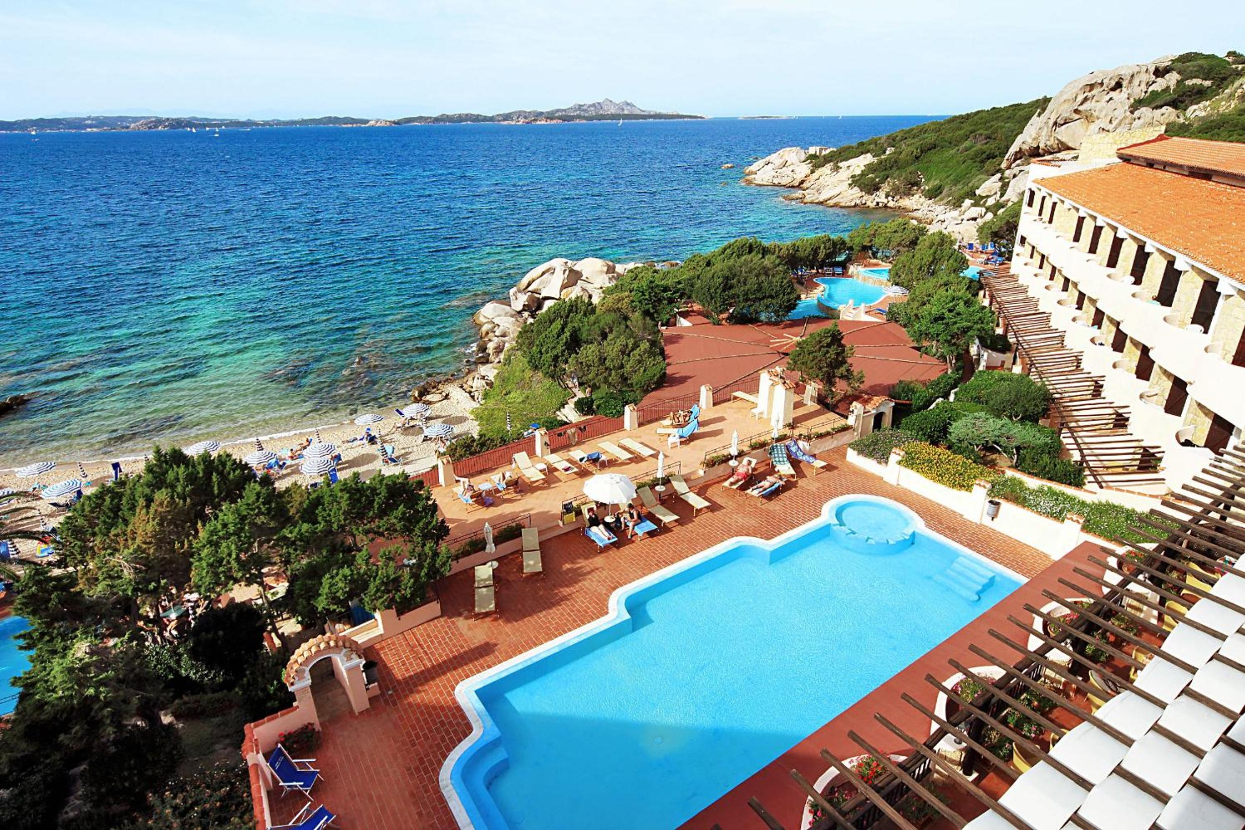 Double or Twin Room with Side Sea View - Photo 2
