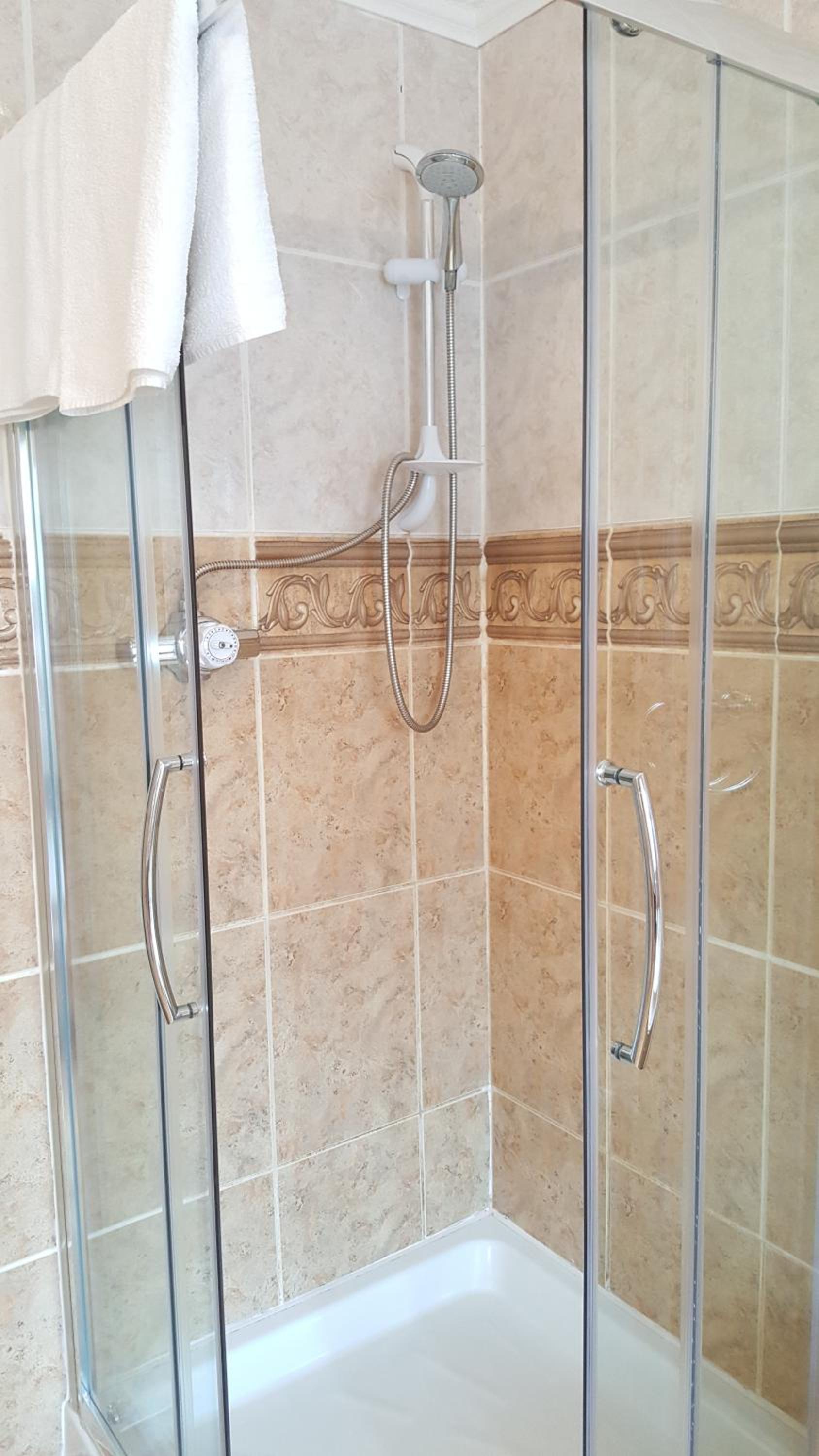 Double Room with Private External Bathroom - Photo 11