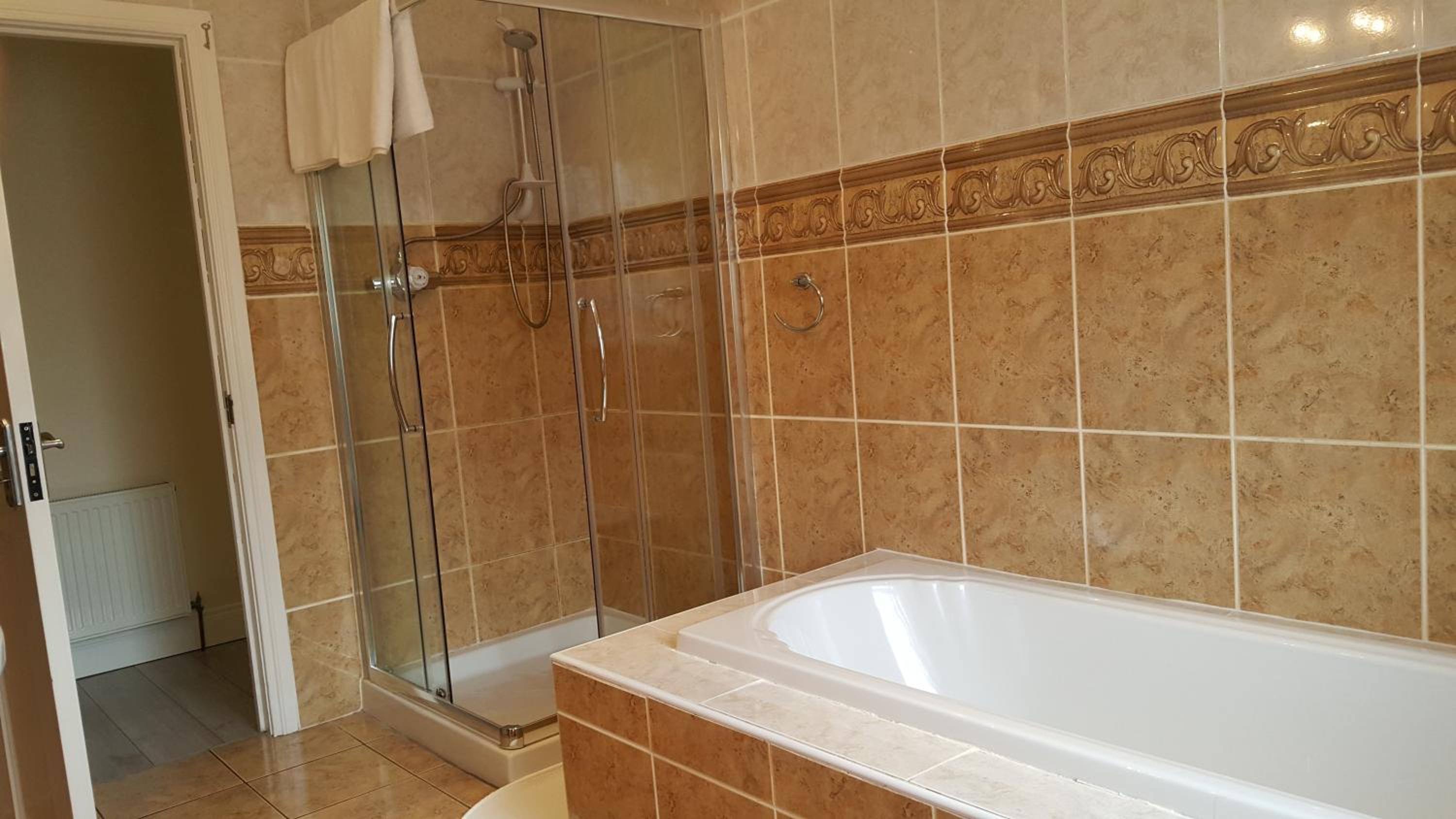 Double Room with Private External Bathroom - Photo 9