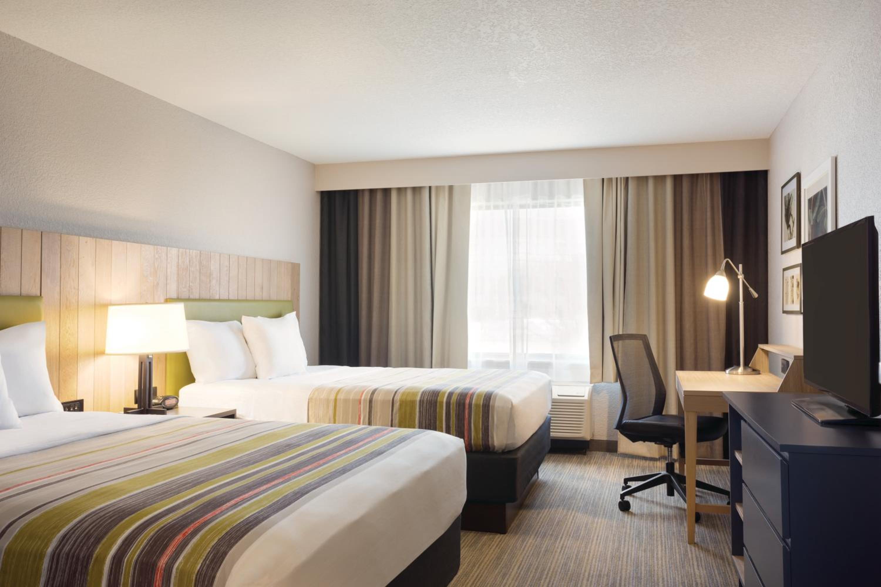 Queen Room with Two Queen Beds - Disability Access/Non-Smoking photo 3